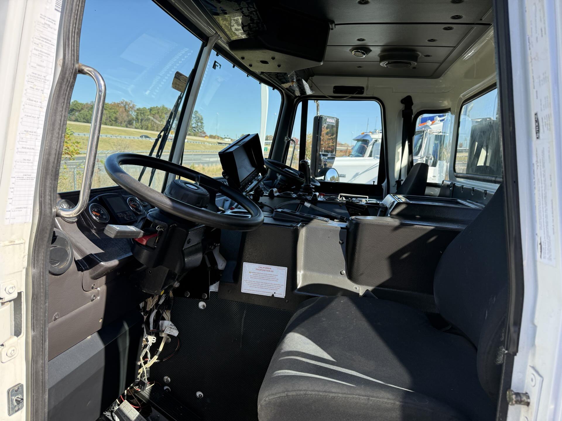 2019 Autocar - image 16