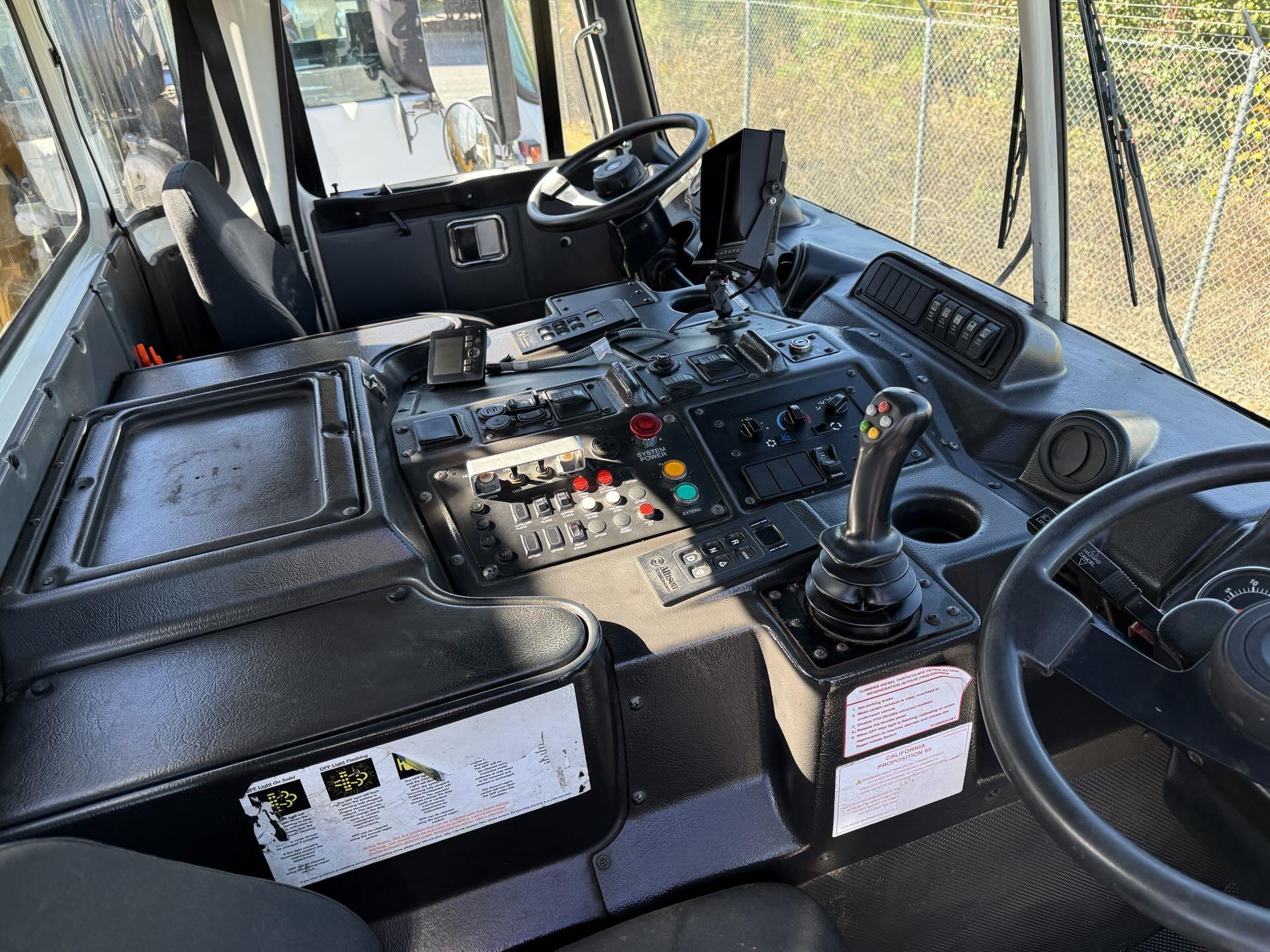 2019 Autocar - image 15