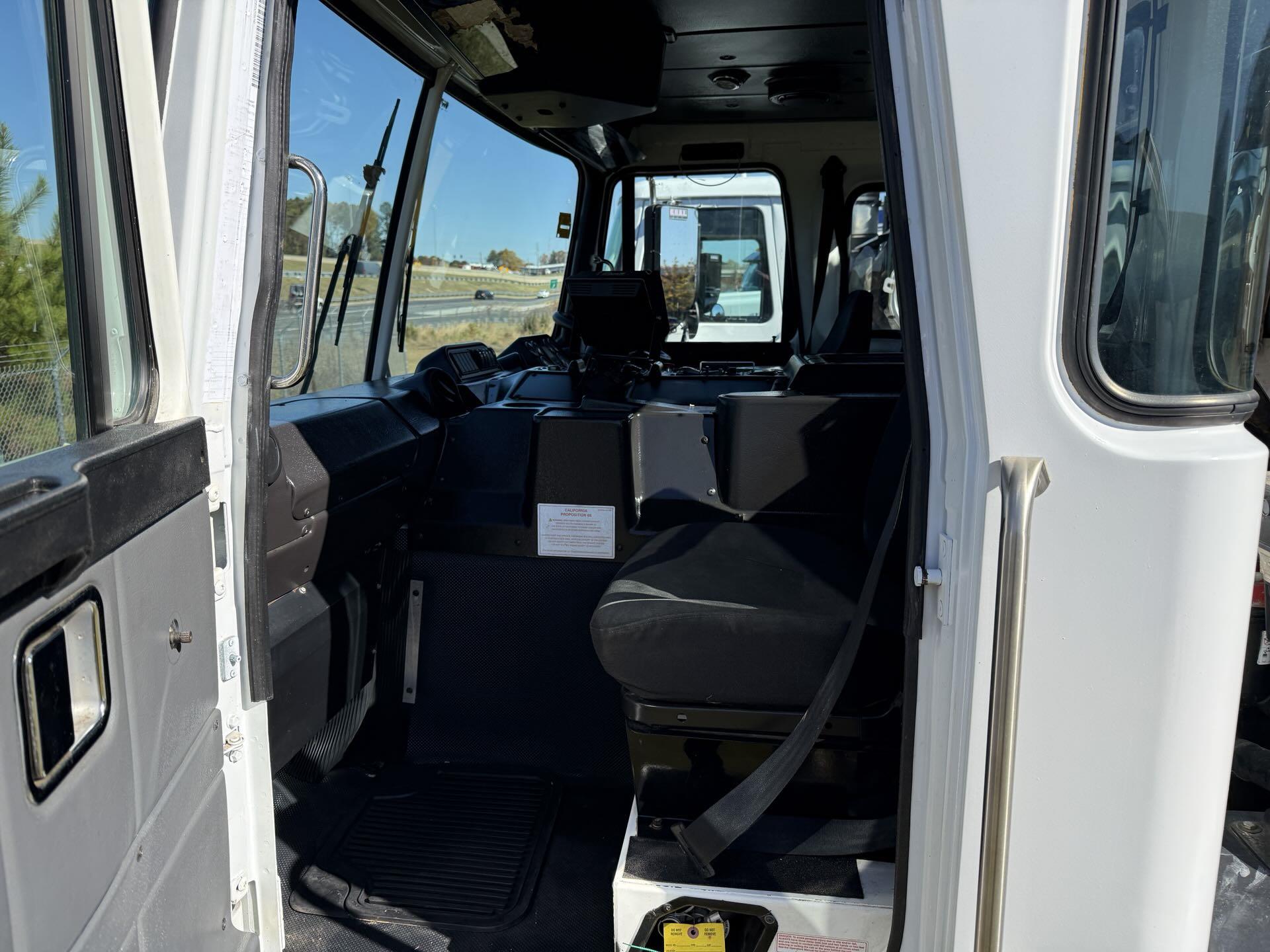 2019 Autocar - image 17