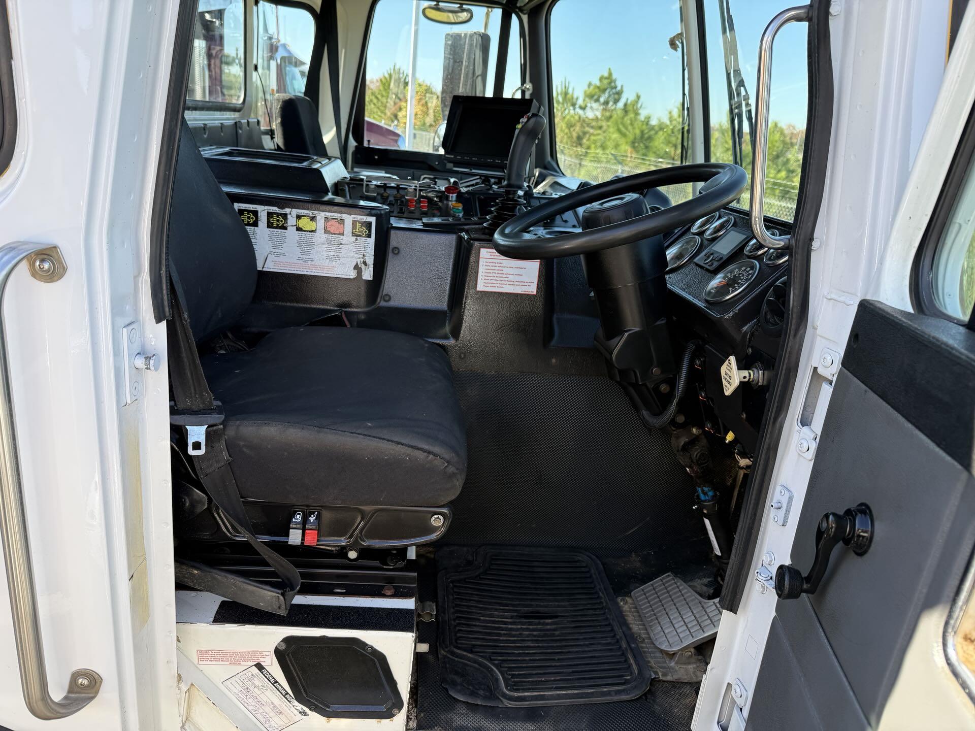 2019 Autocar - image 18