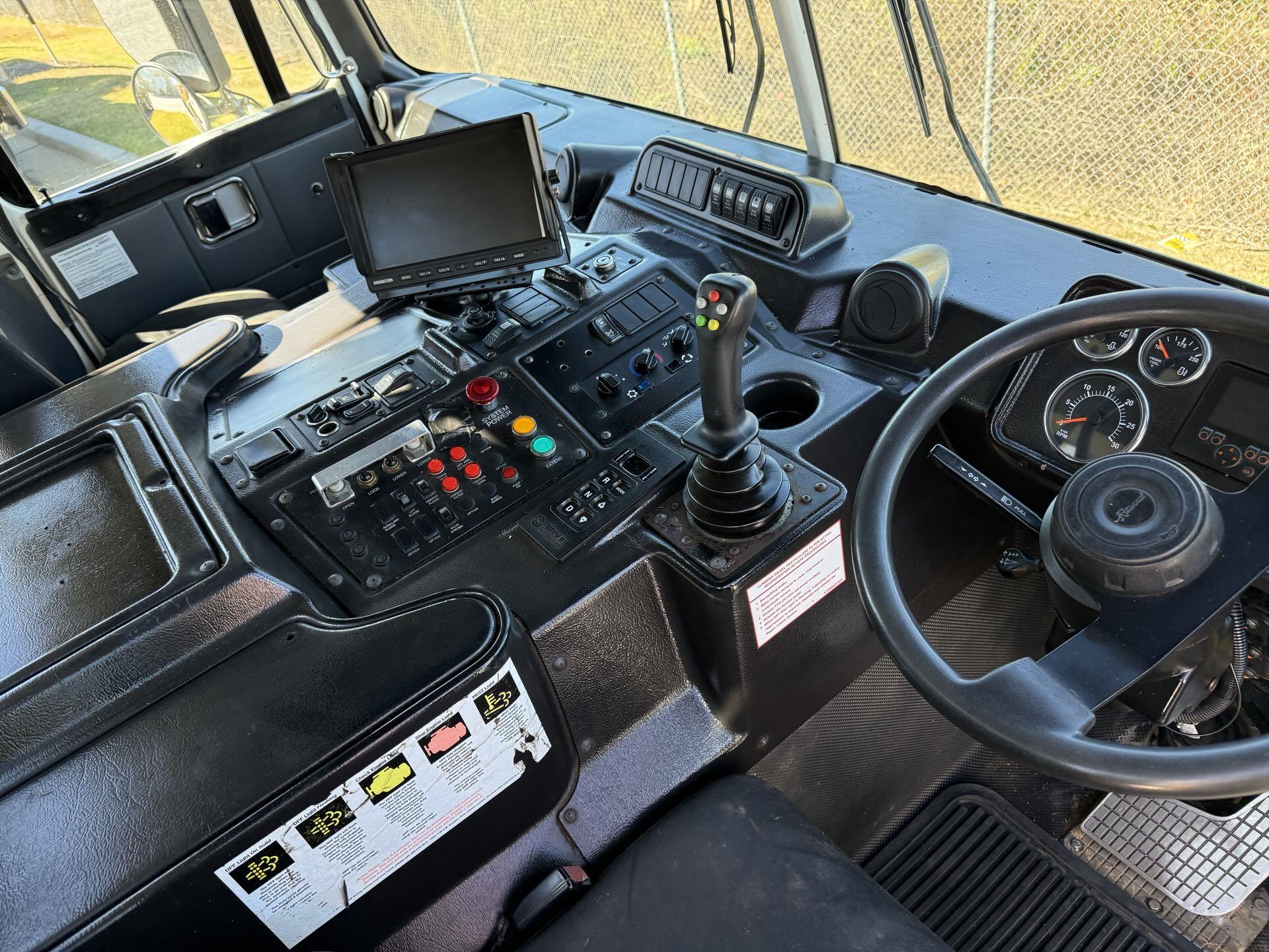 2019 Autocar - image 19