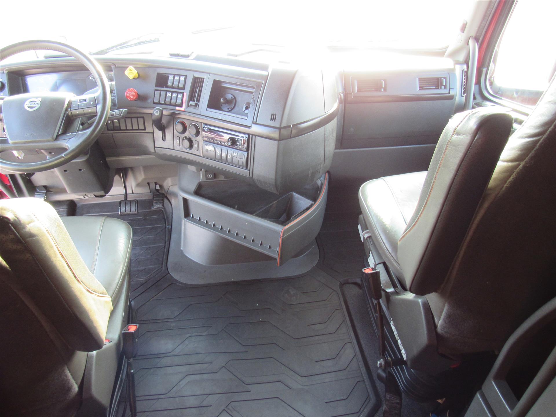 2021 Volvo - image 19