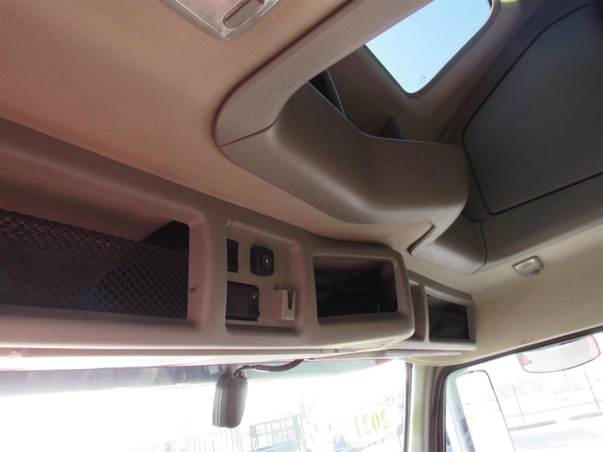 2021 Volvo - image 11