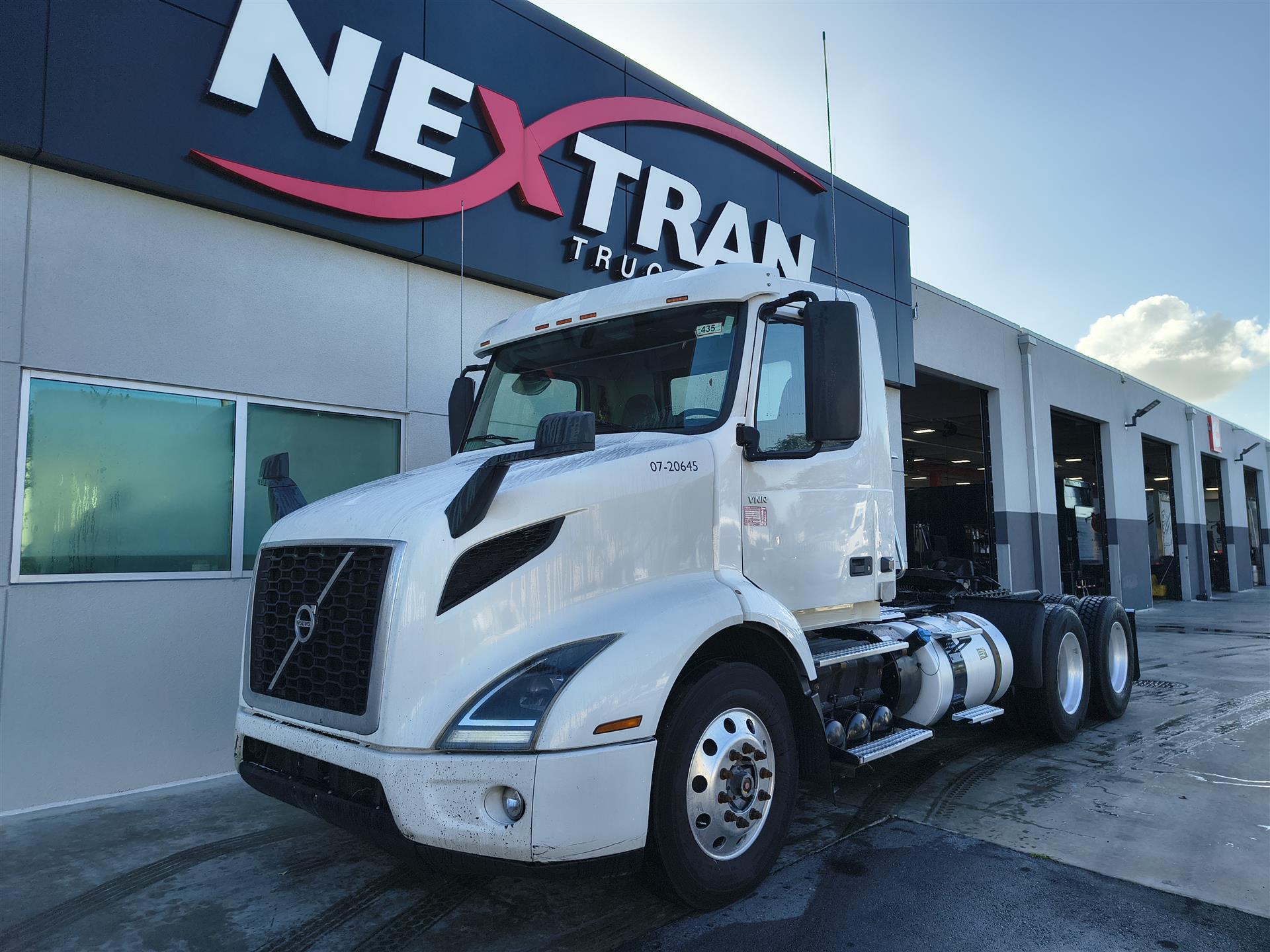 2020 Volvo VNR64T300