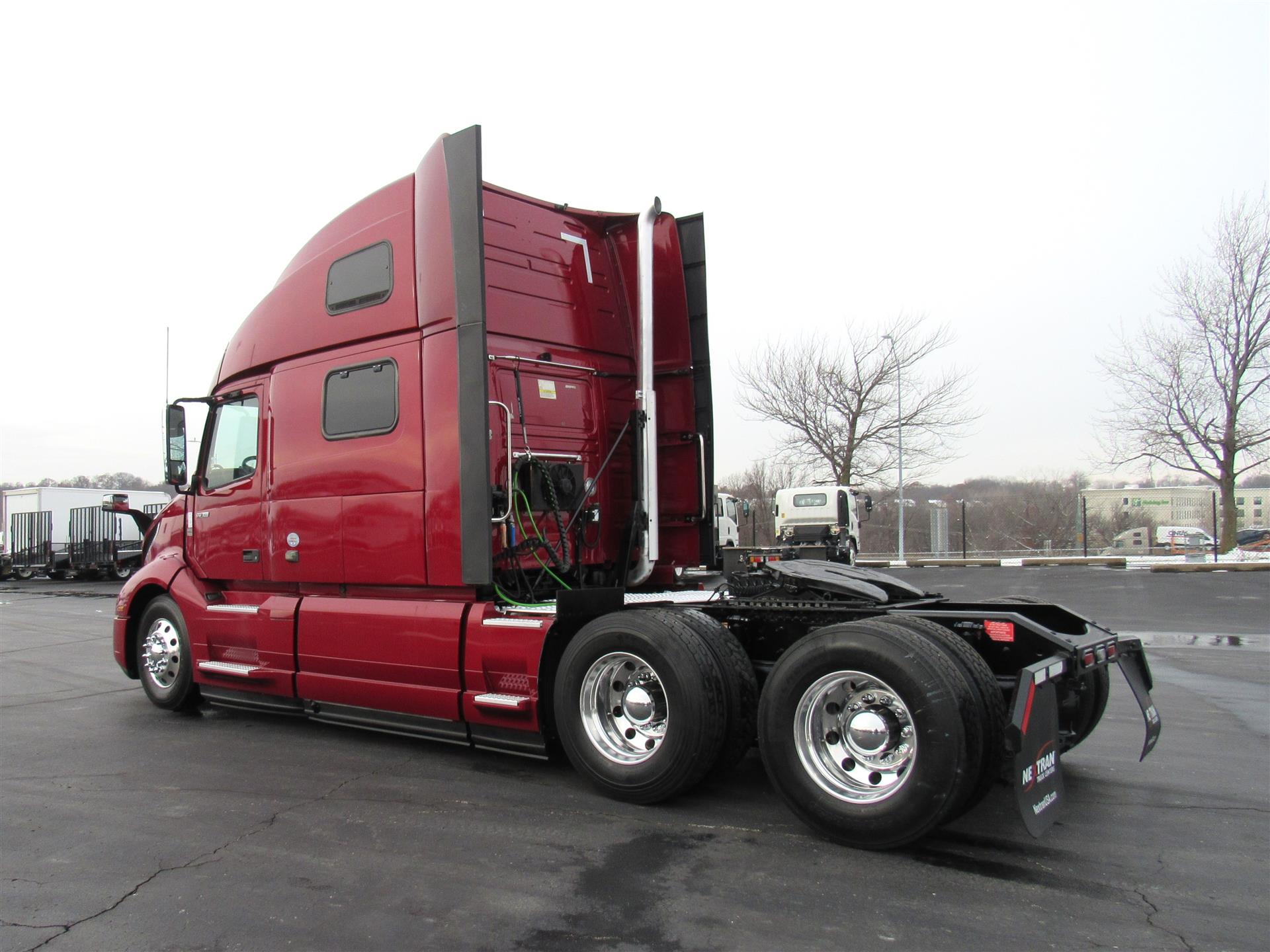 2021 Volvo - image 4