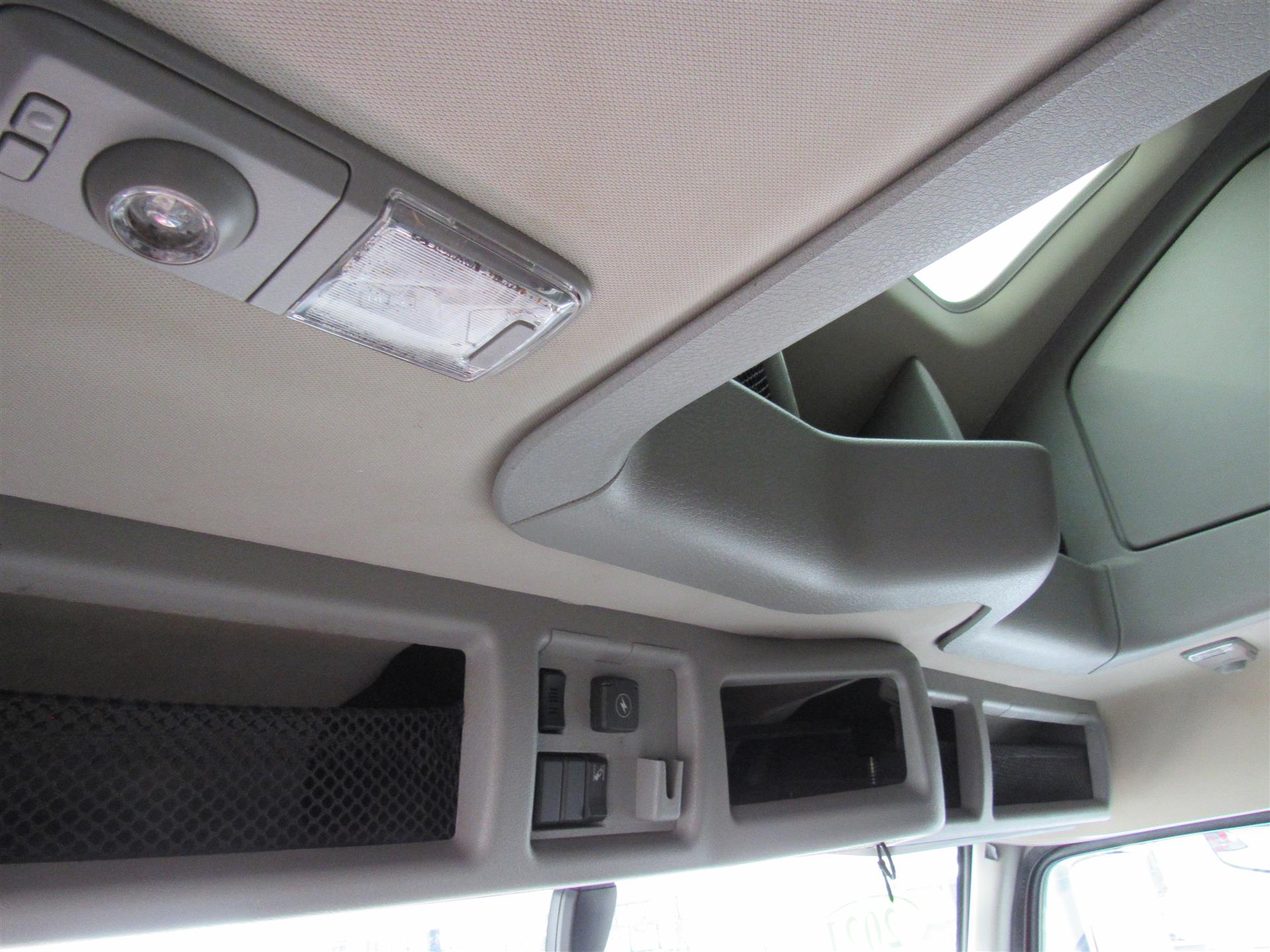 2021 Volvo - image 13