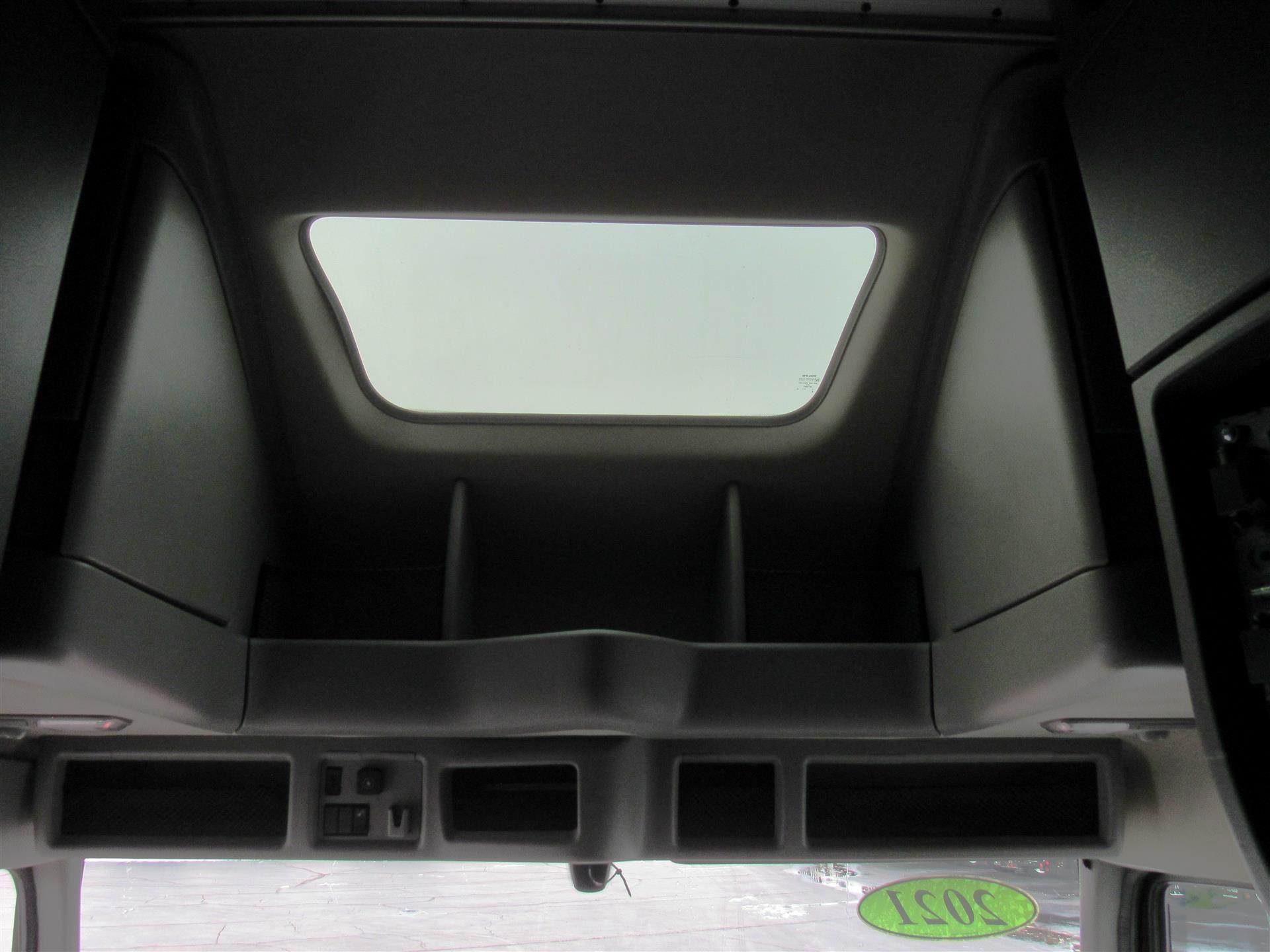 2021 Volvo - image 22