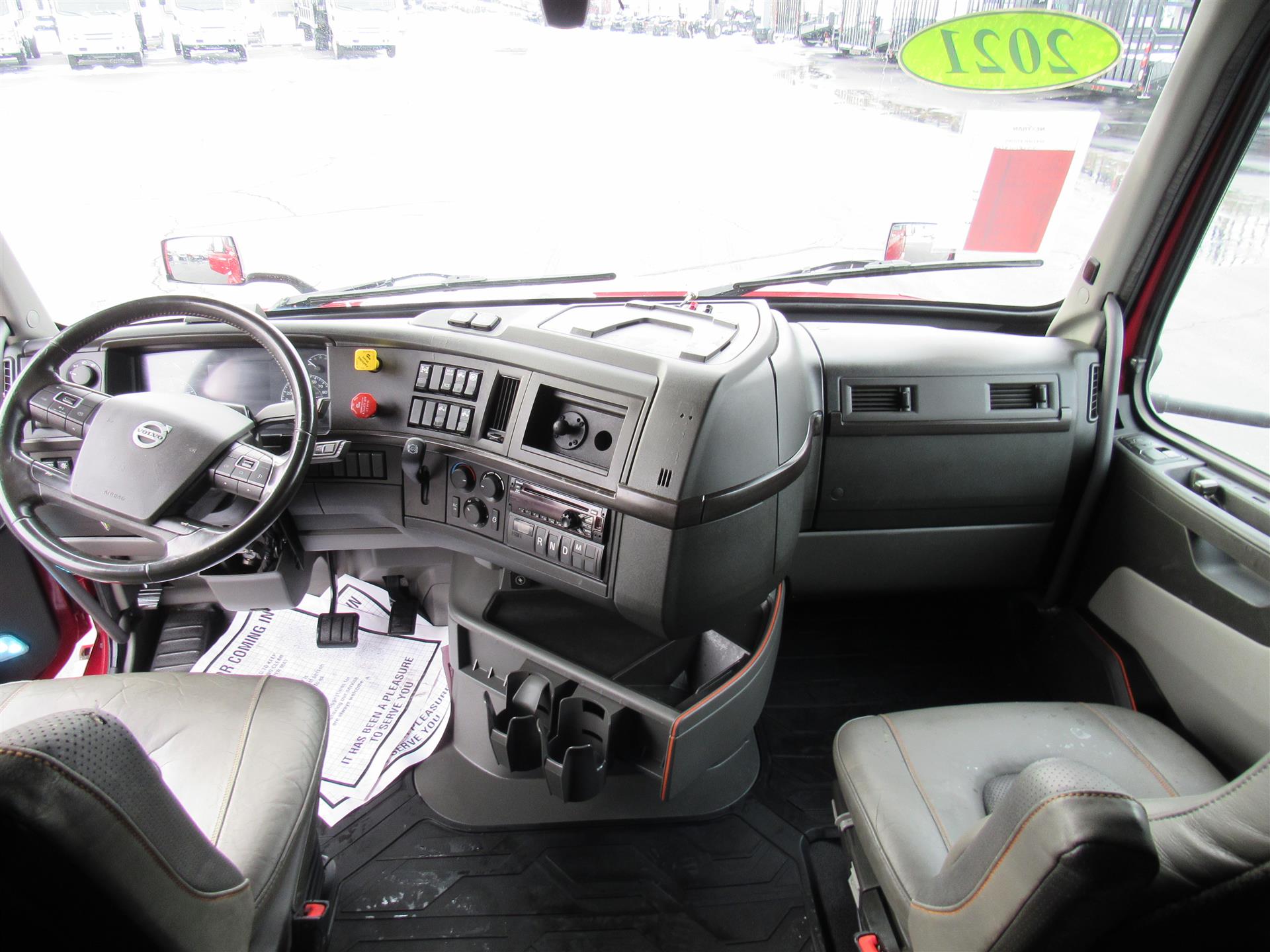 2021 Volvo - image 23