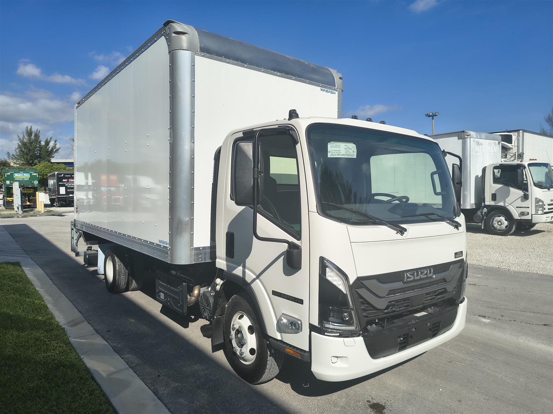 2025 Isuzu - image 3