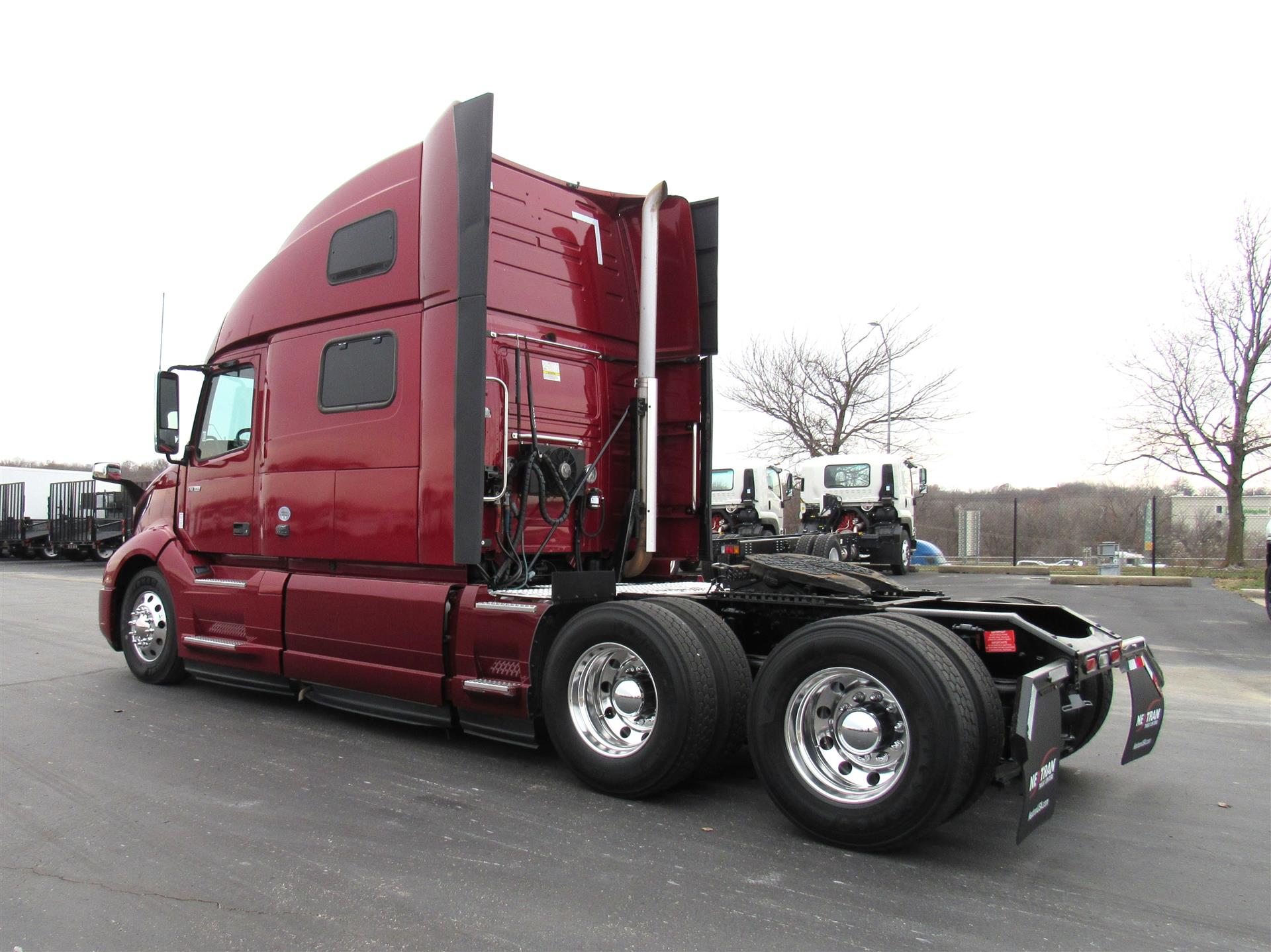 2021 Volvo - image 4