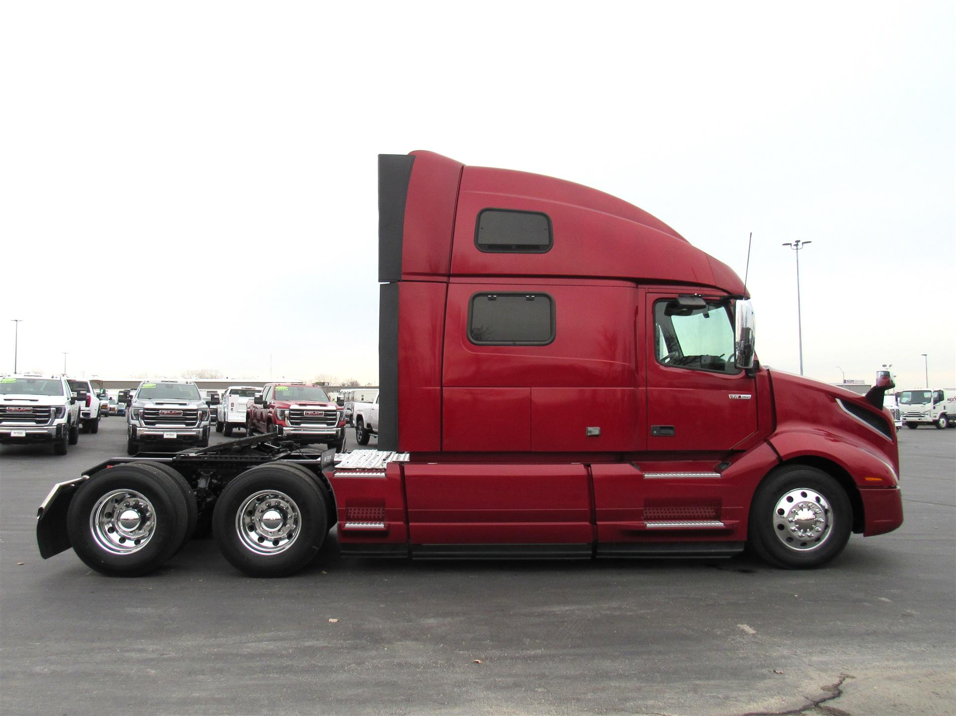 2021 Volvo - image 8