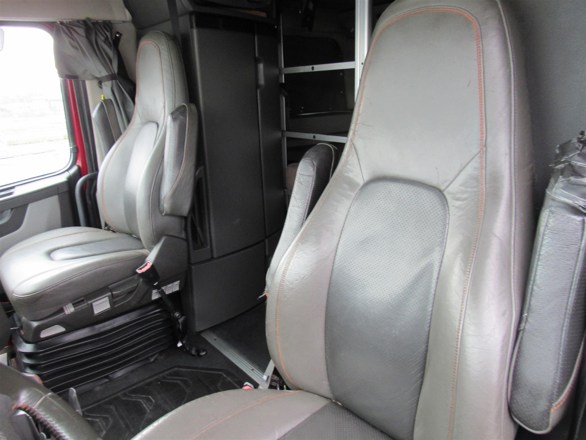 2021 Volvo - image 16