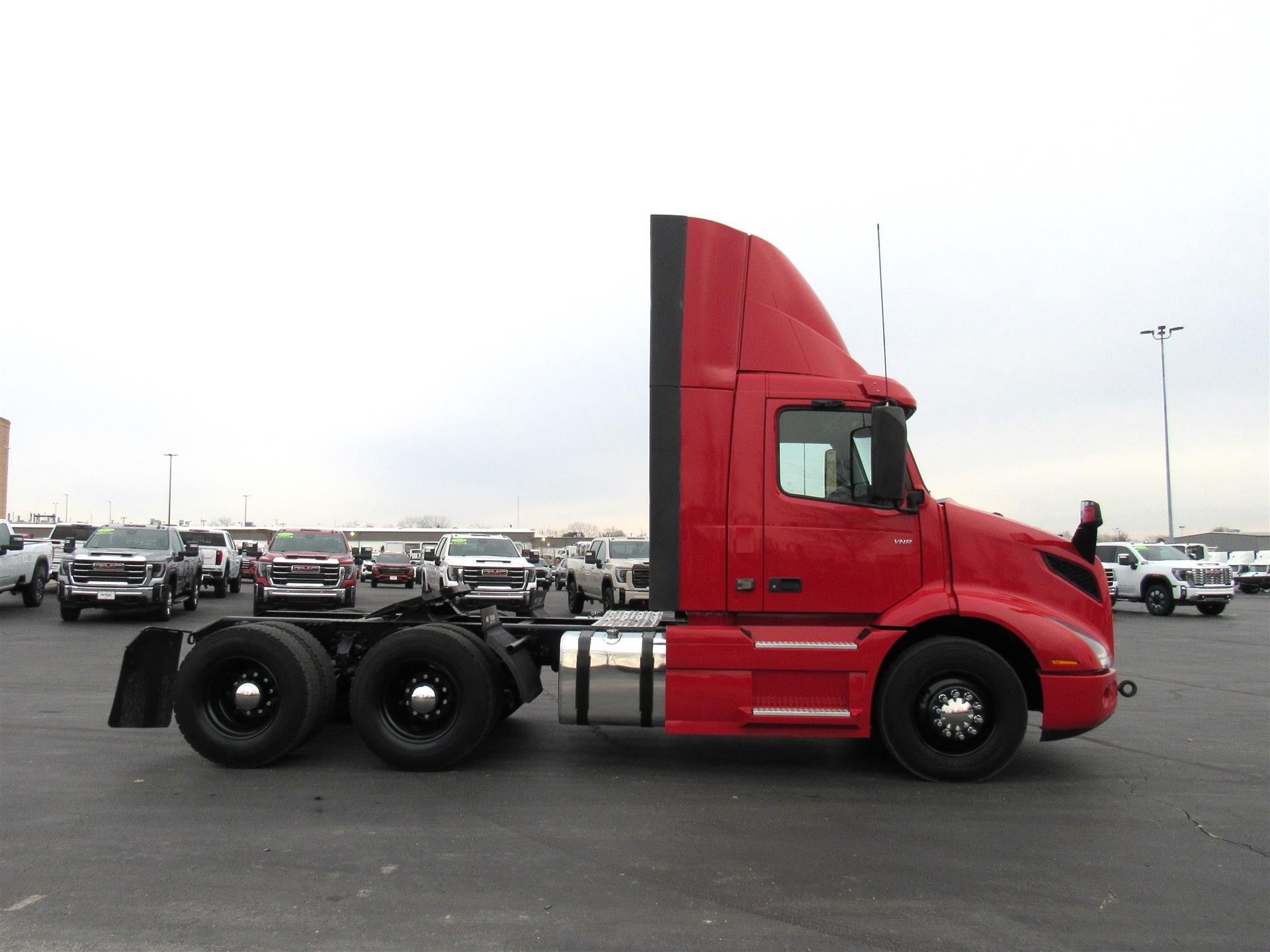 2021 Volvo - image 8