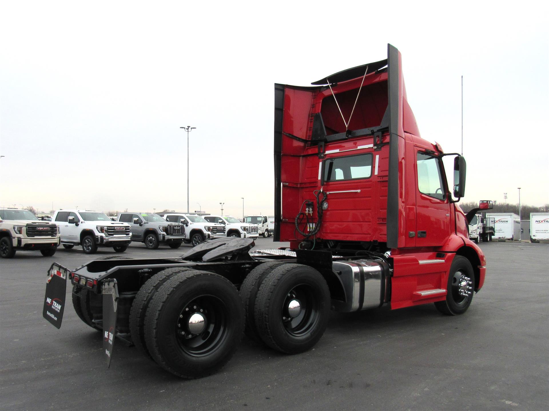 2021 Volvo - image 6