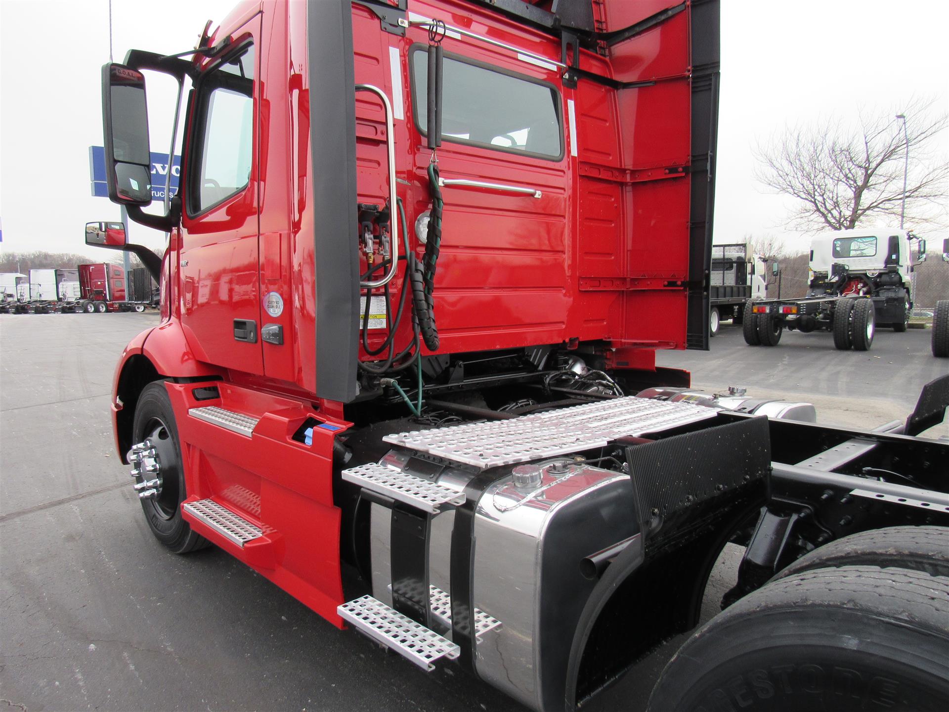 2021 Volvo - image 4