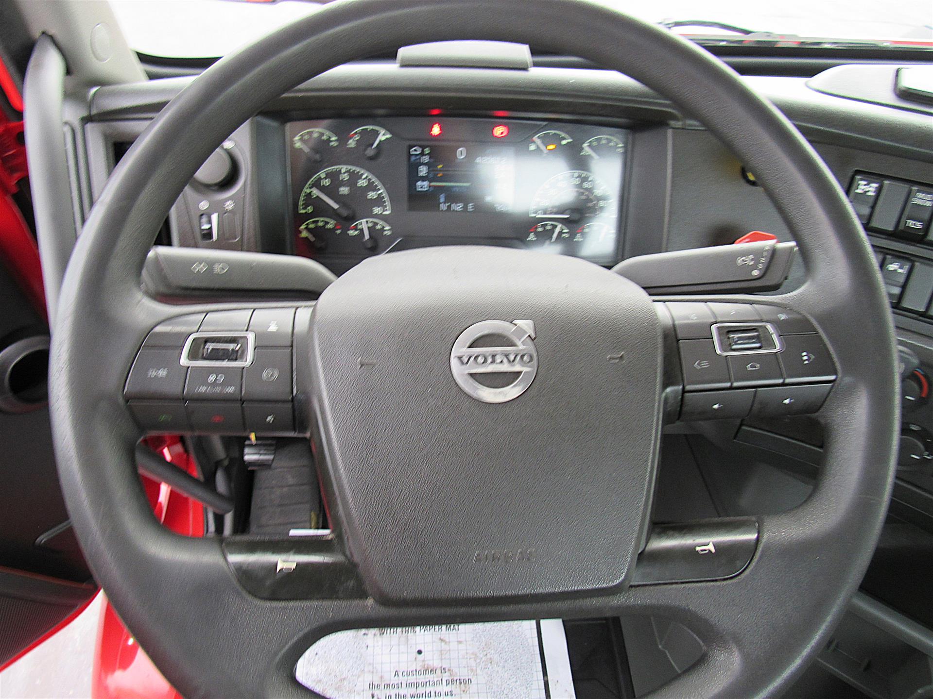 2021 Volvo - image 13