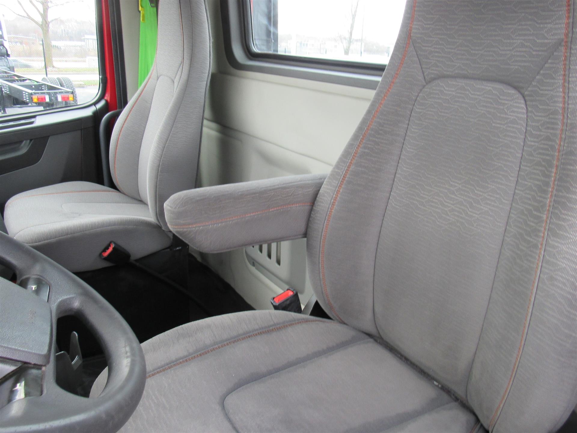 2021 Volvo - image 15