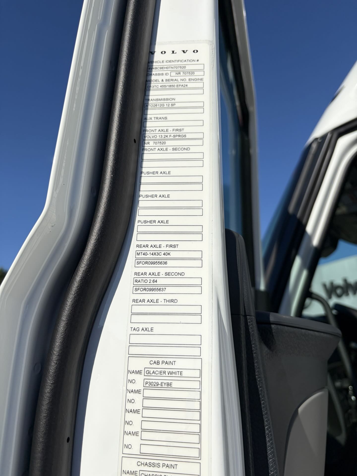 2026 Volvo - image 11