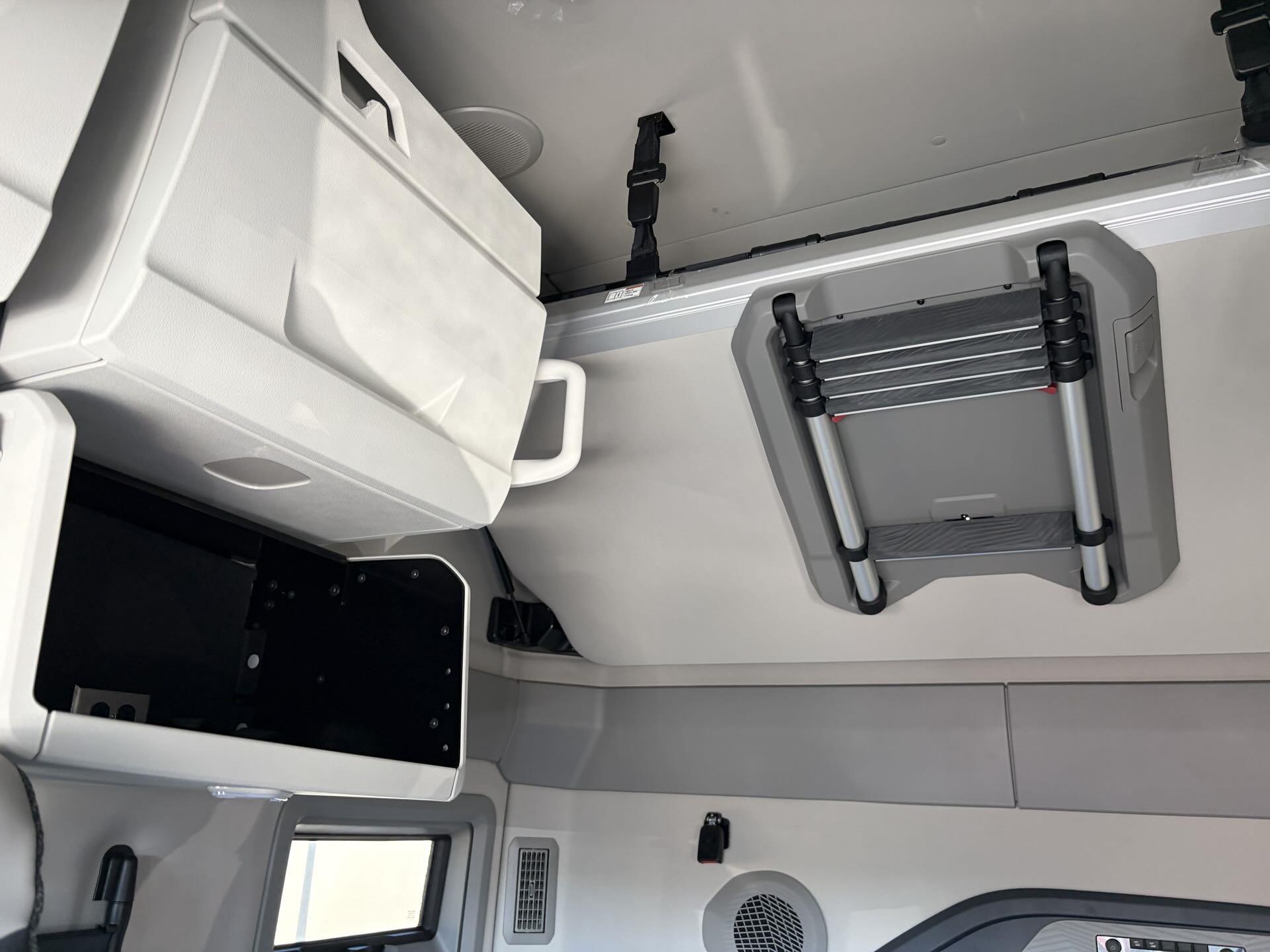 2026 Volvo - image 22