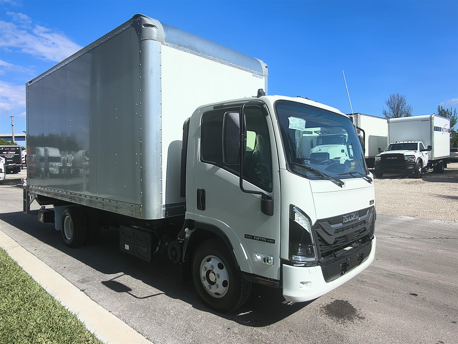 2025 Isuzu - image 3