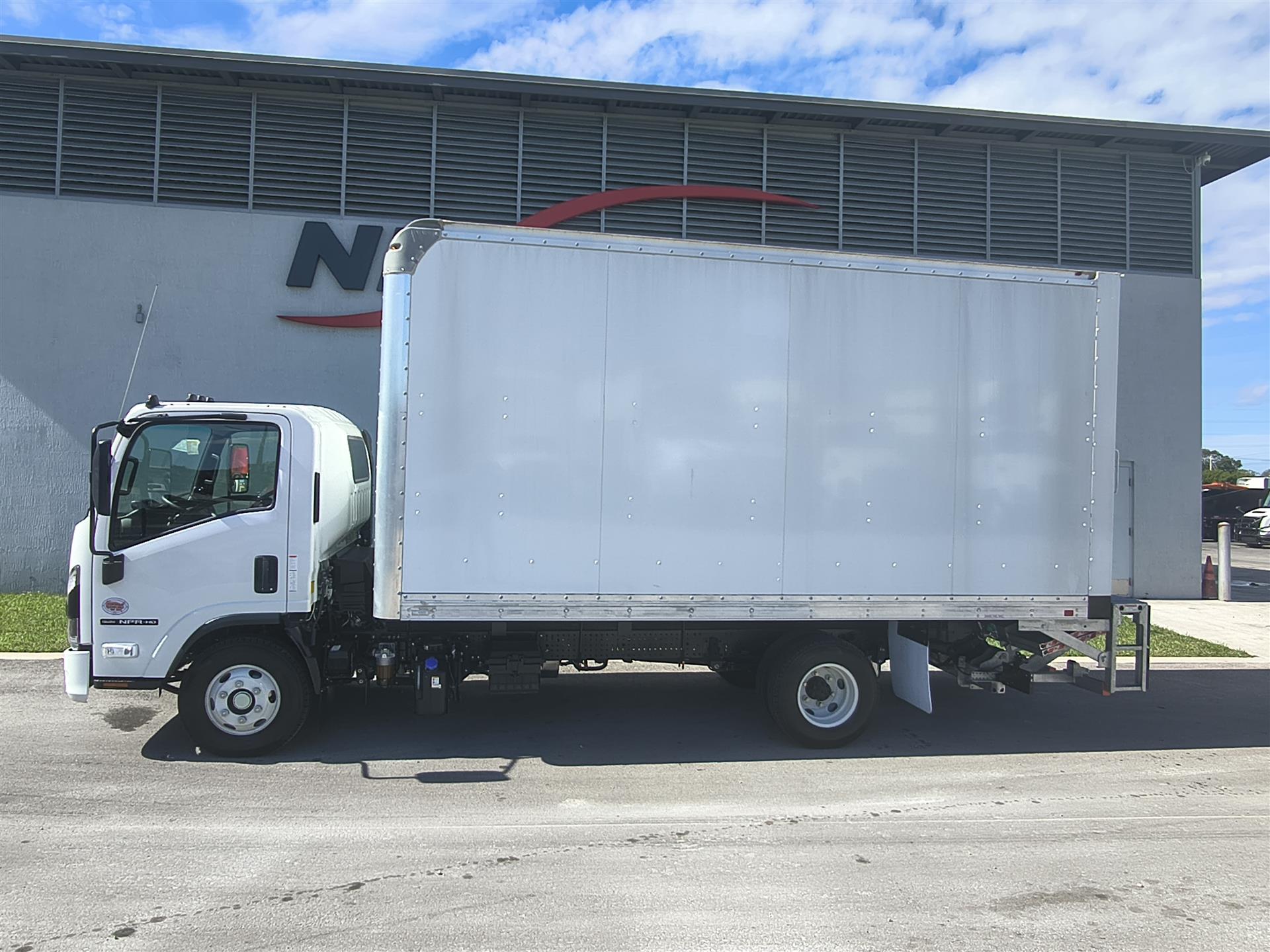 2025 Isuzu - image 8