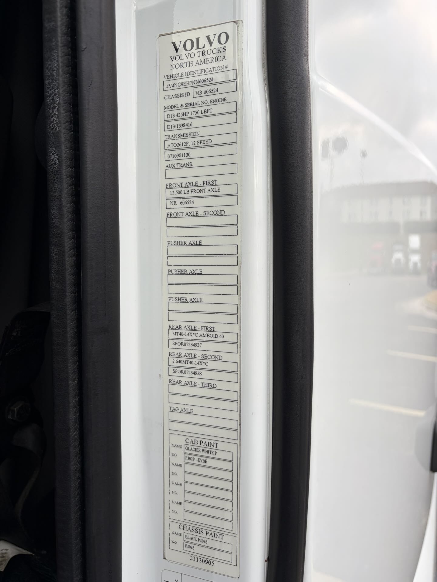 2022 Volvo - image 11