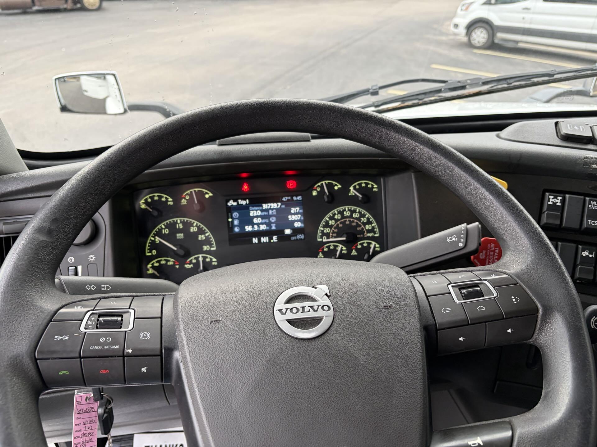 2022 Volvo - image 14