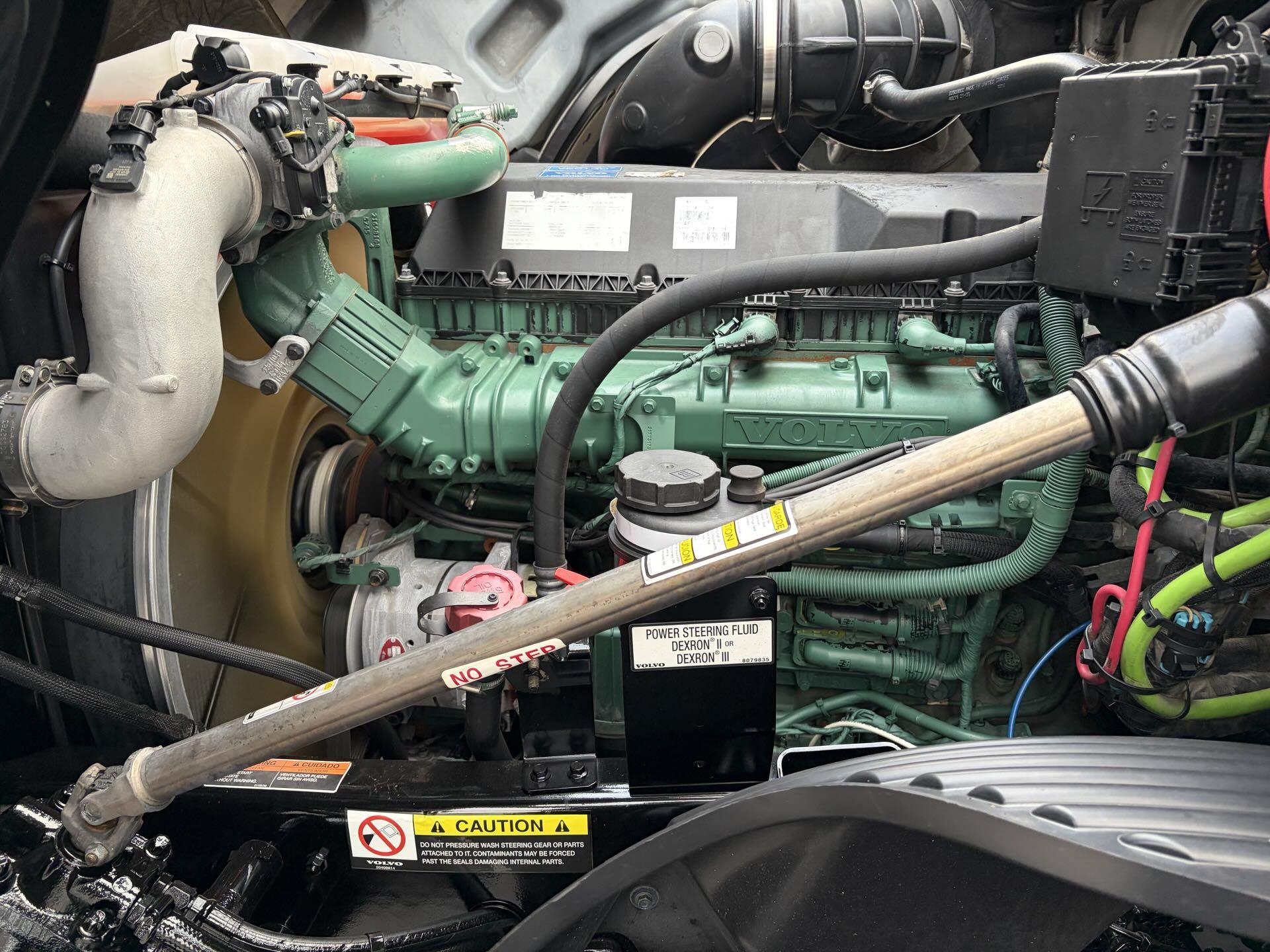 2022 Volvo - image 10