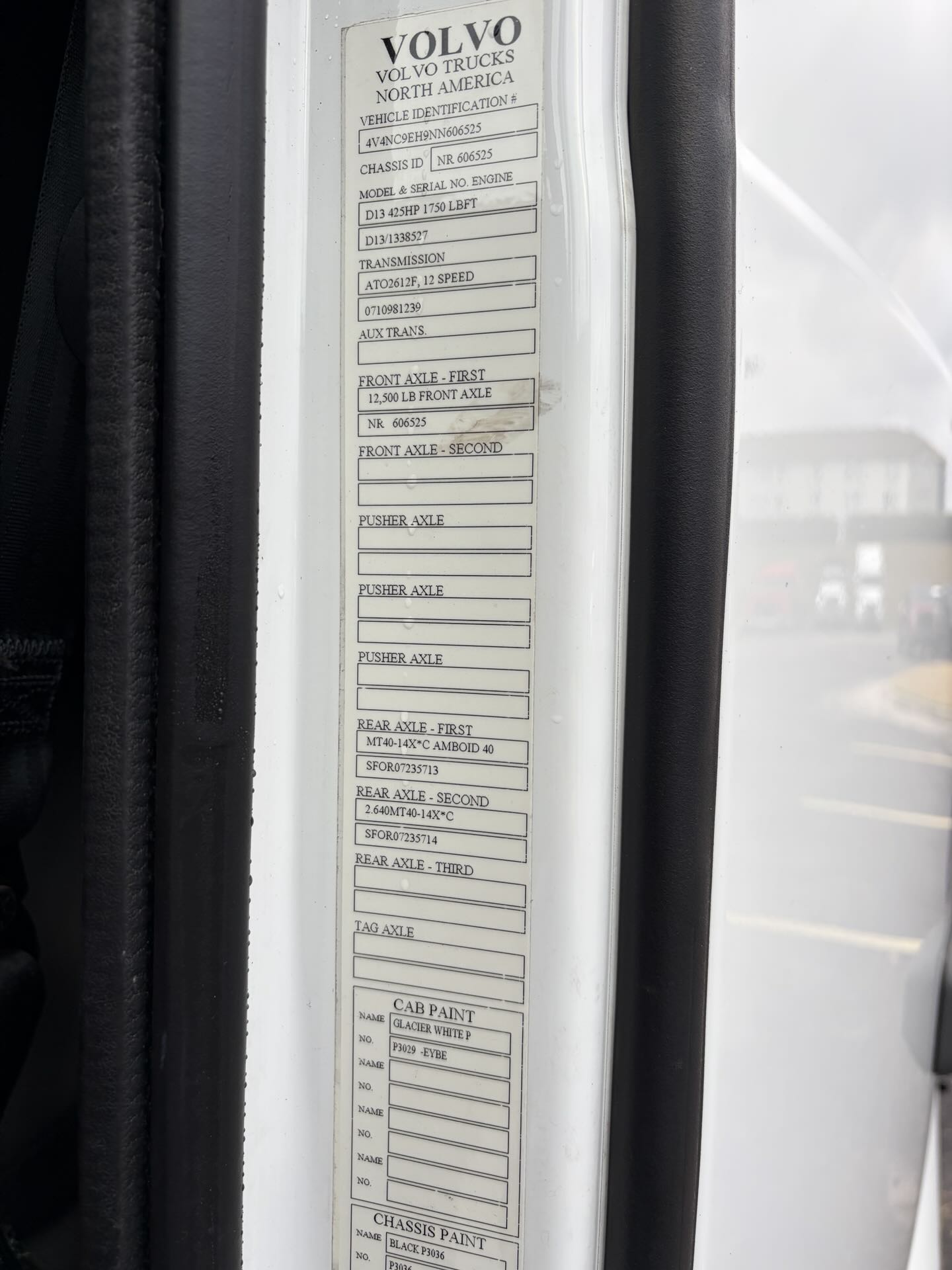 2022 Volvo - image 11