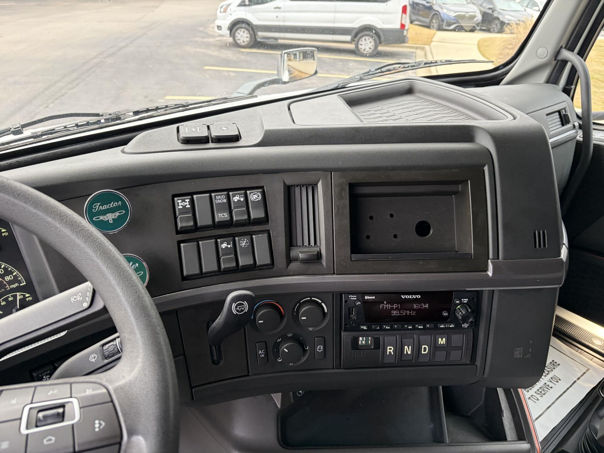 2022 Volvo - image 17