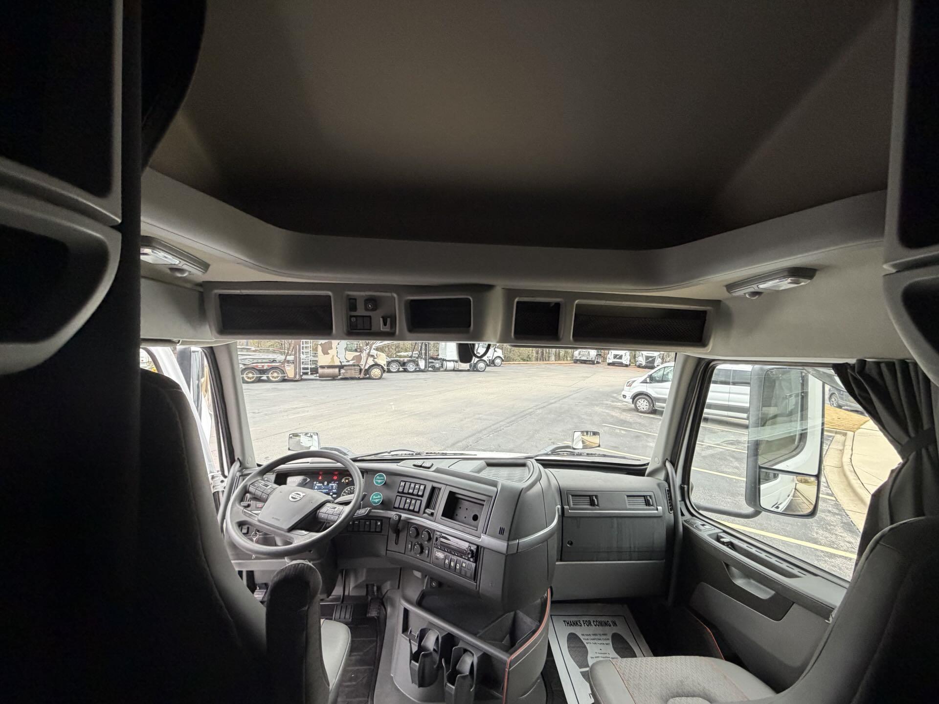 2022 Volvo - image 20