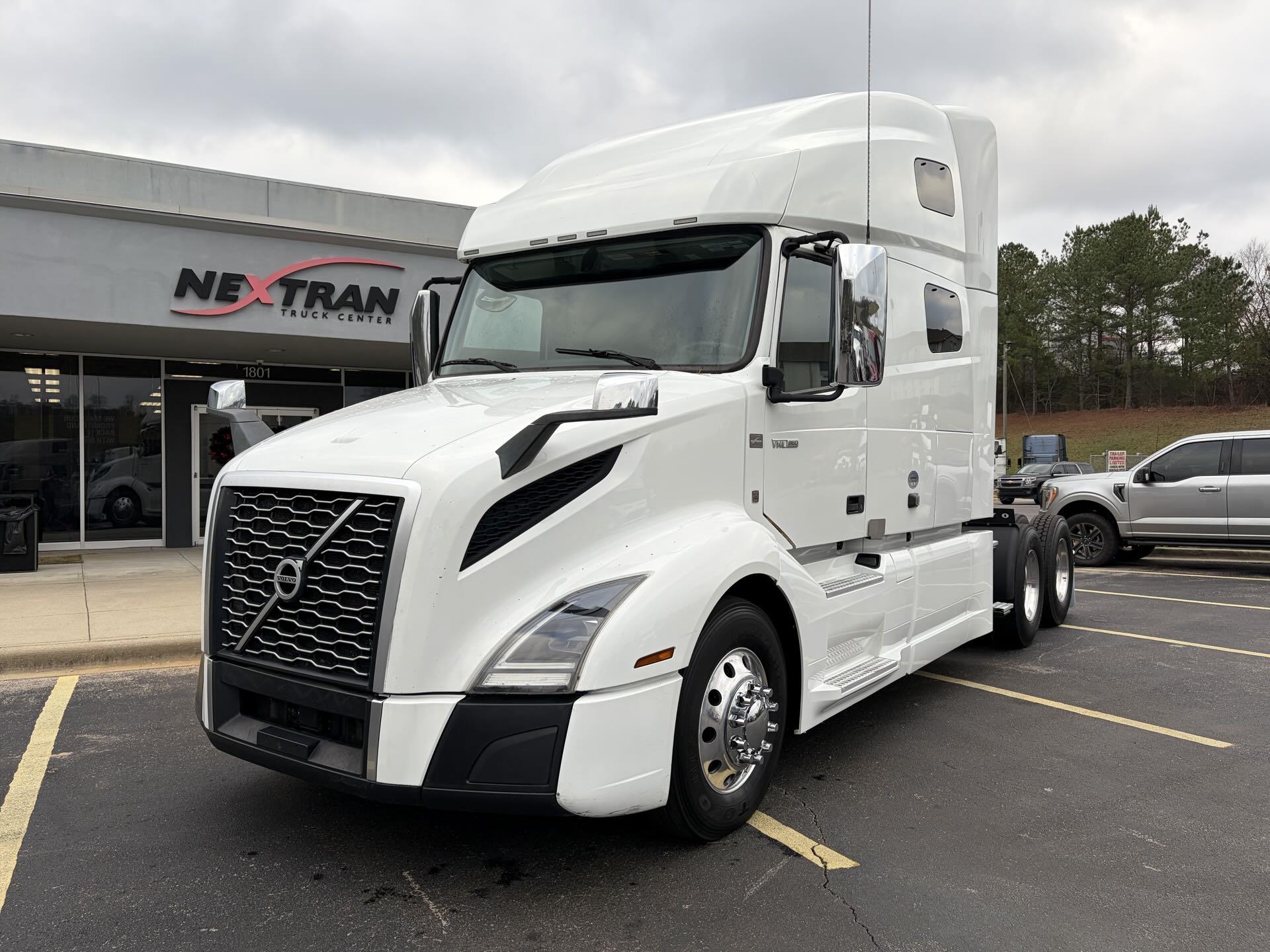 2022 Volvo VNL64T760