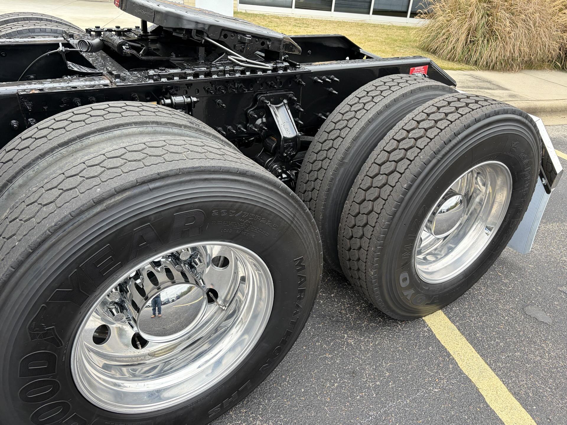 2022 Volvo - image 10