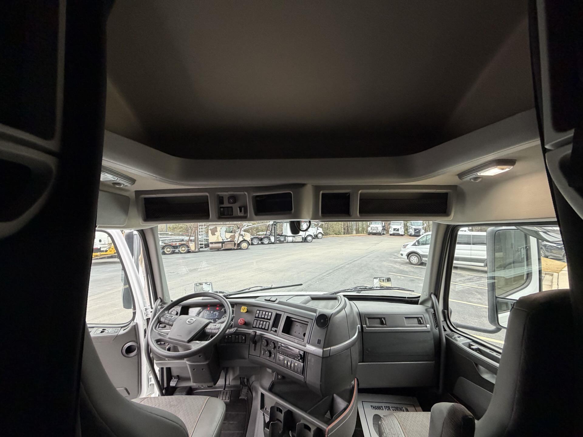 2022 Volvo - image 20