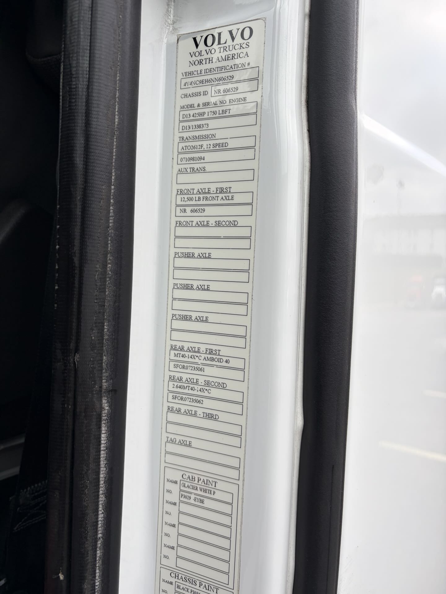 2022 Volvo - image 11