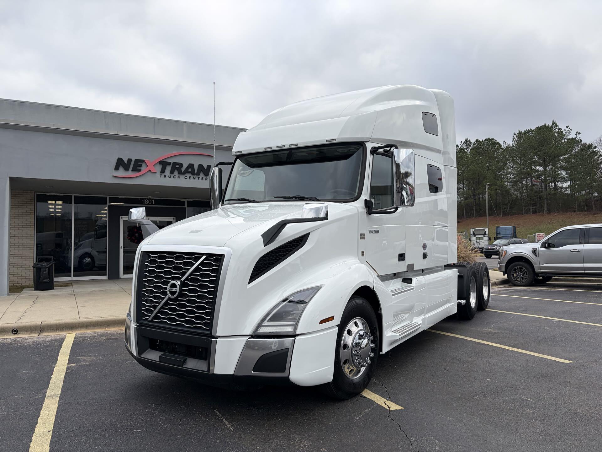 2022 Volvo VNL64T760