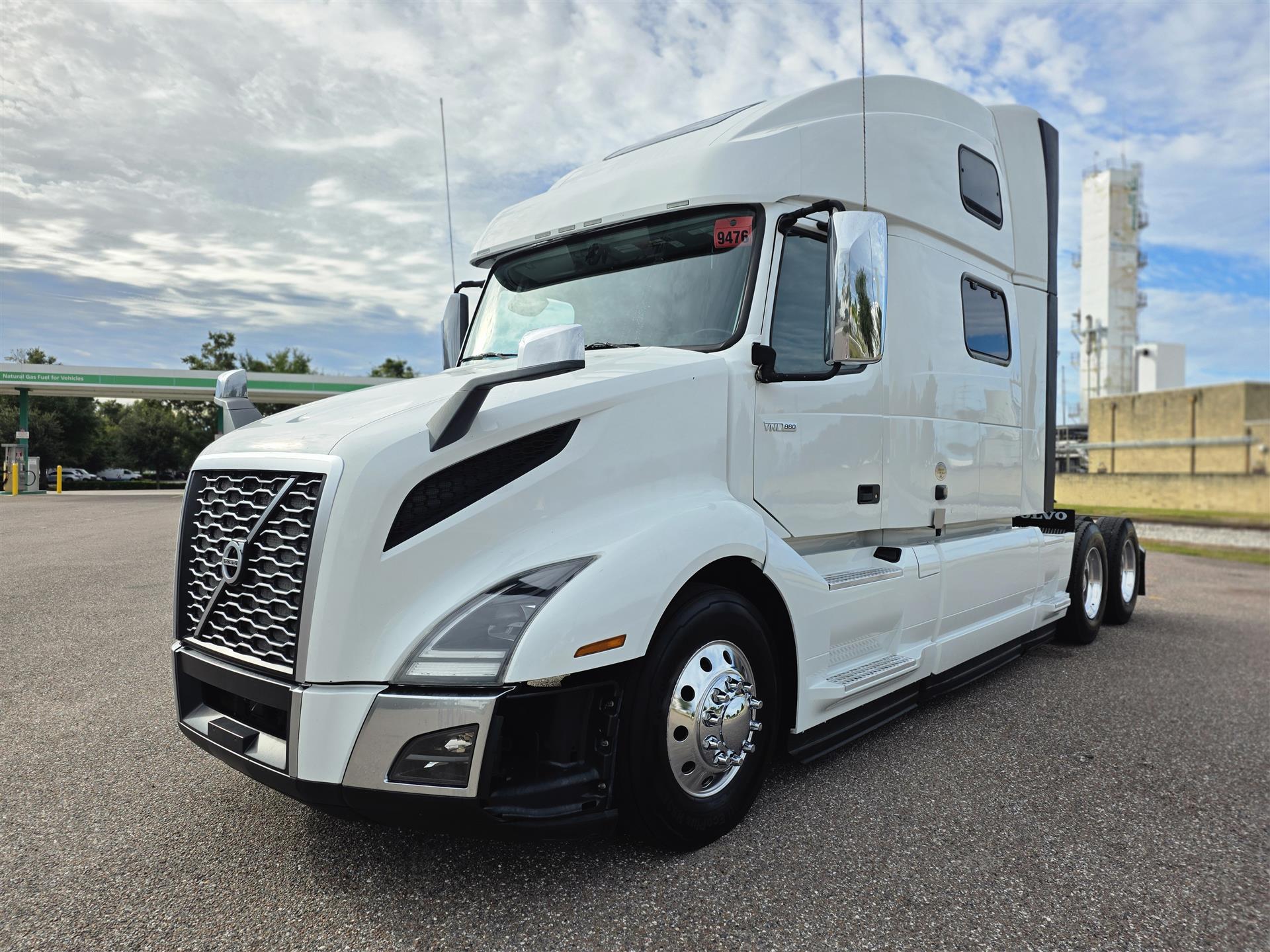 2023 Volvo VNL64T860