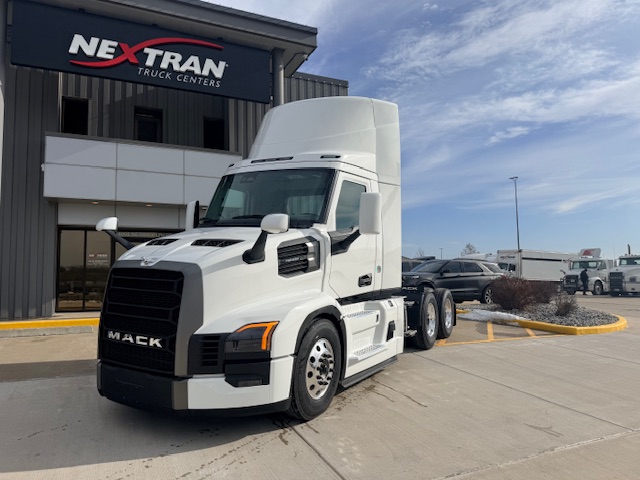 2026 Mack PR64T DAYCAB