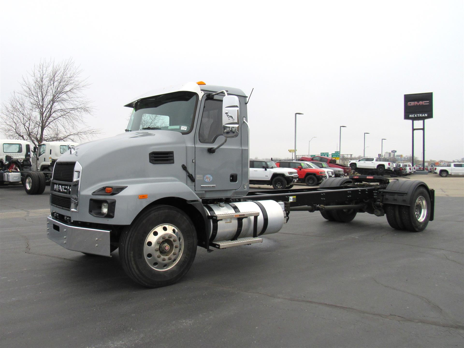 2023 Mack MD742