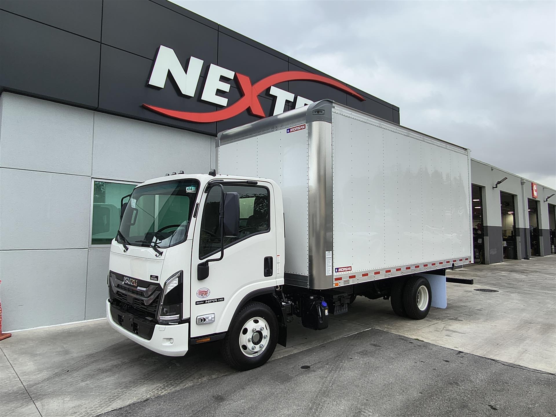 2025 Isuzu NPR-3F324