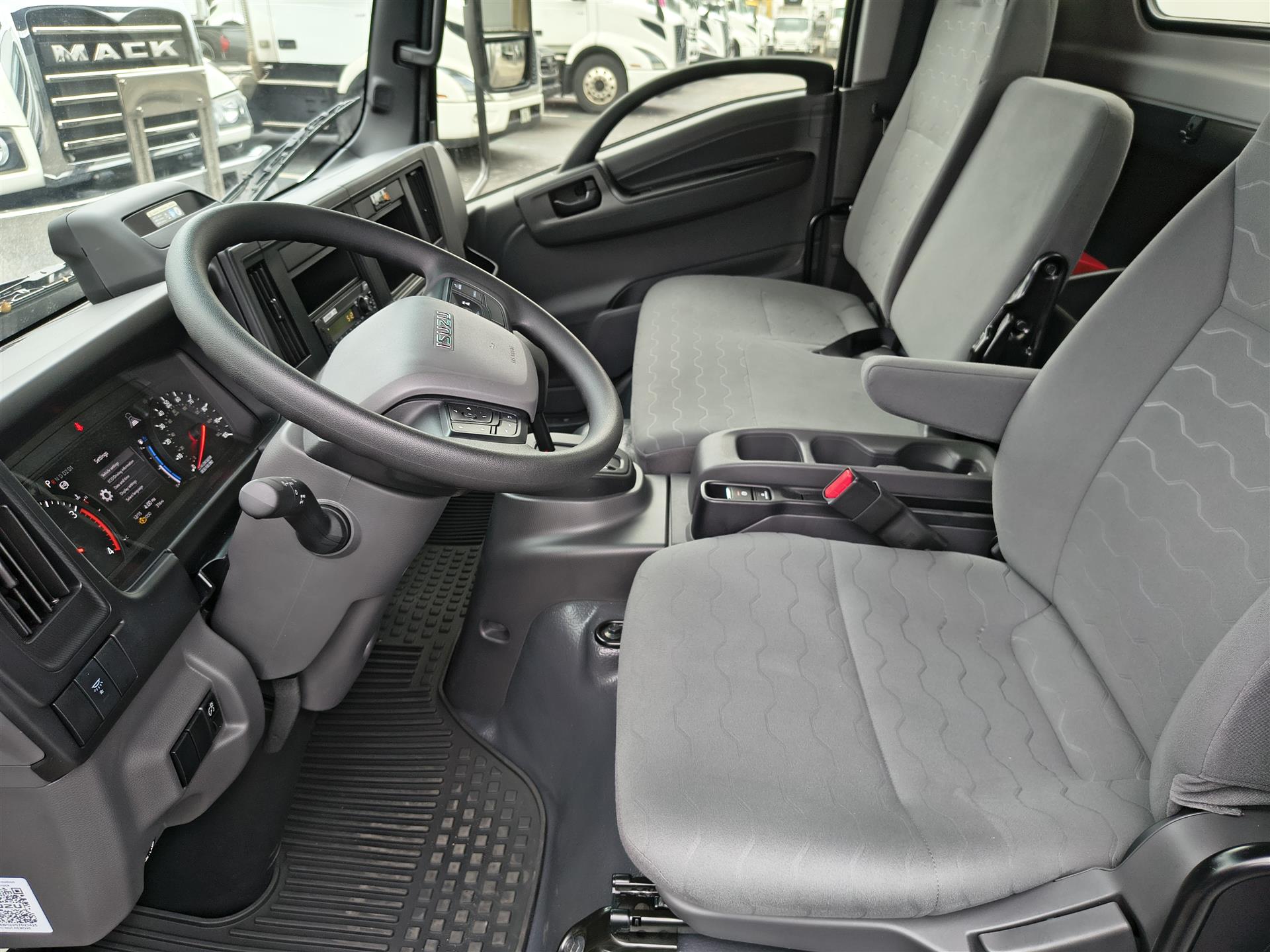 2025 Isuzu - image 8