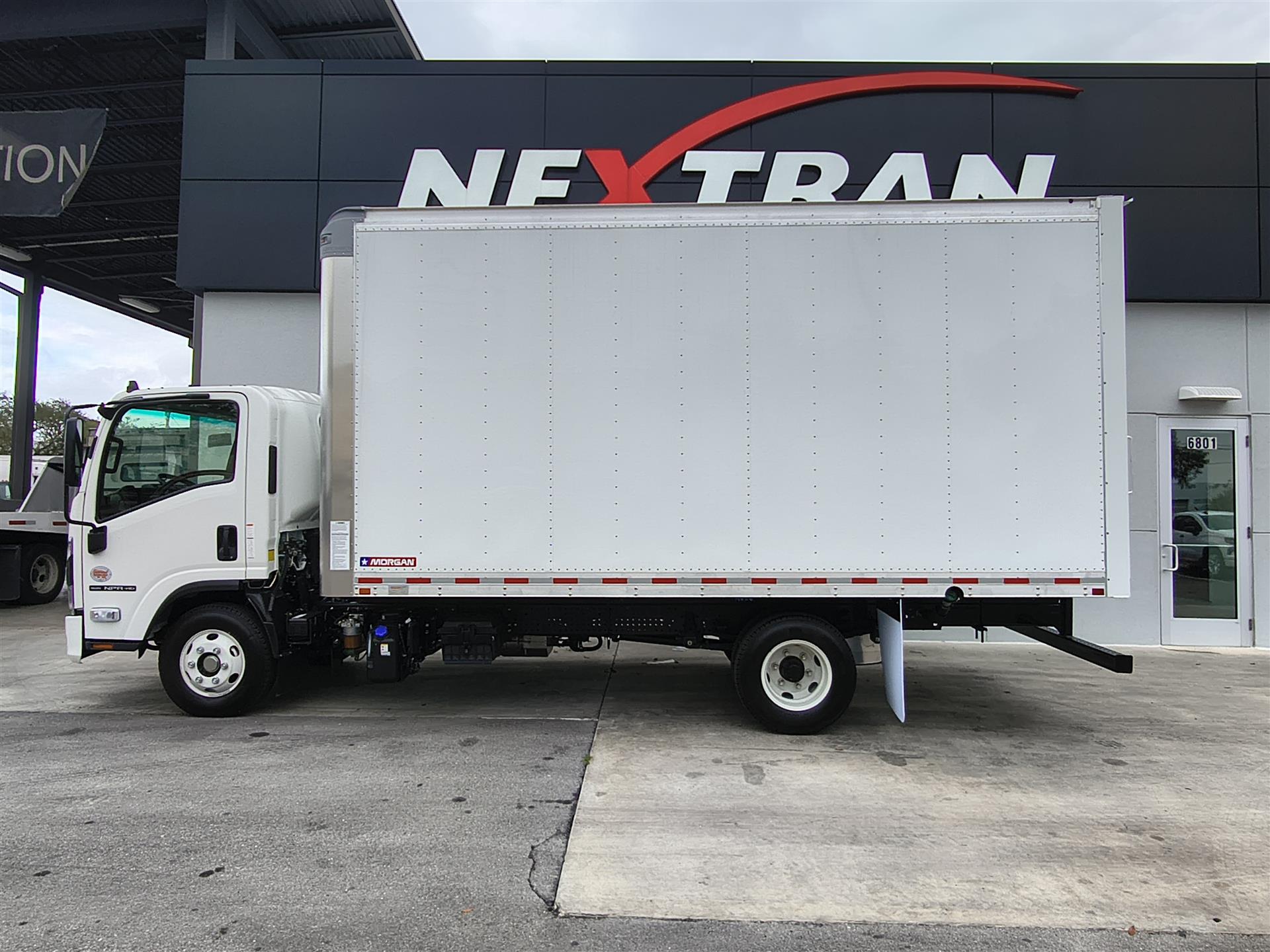 2025 Isuzu - image 7