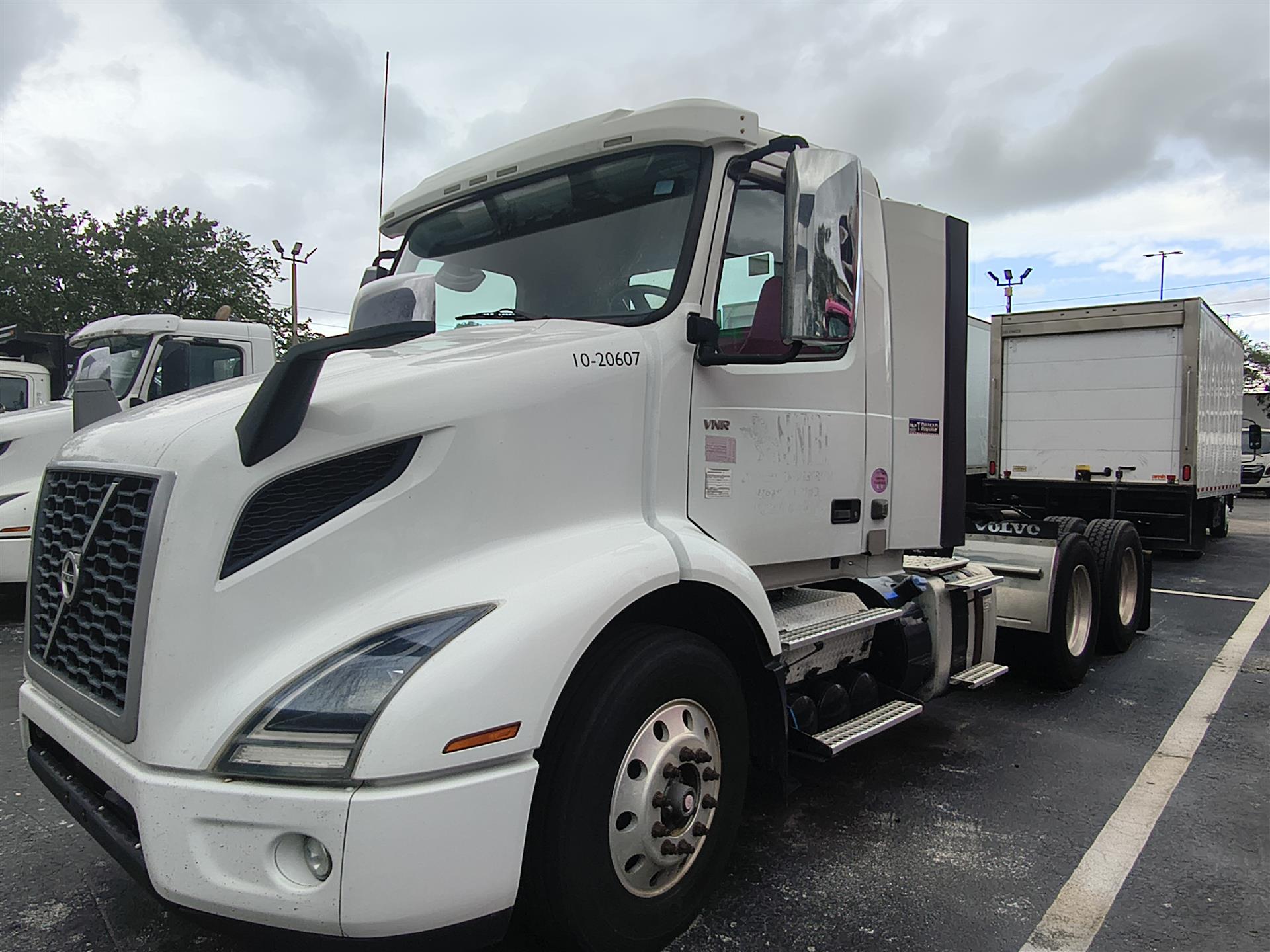 2020 Volvo VNR64T300
