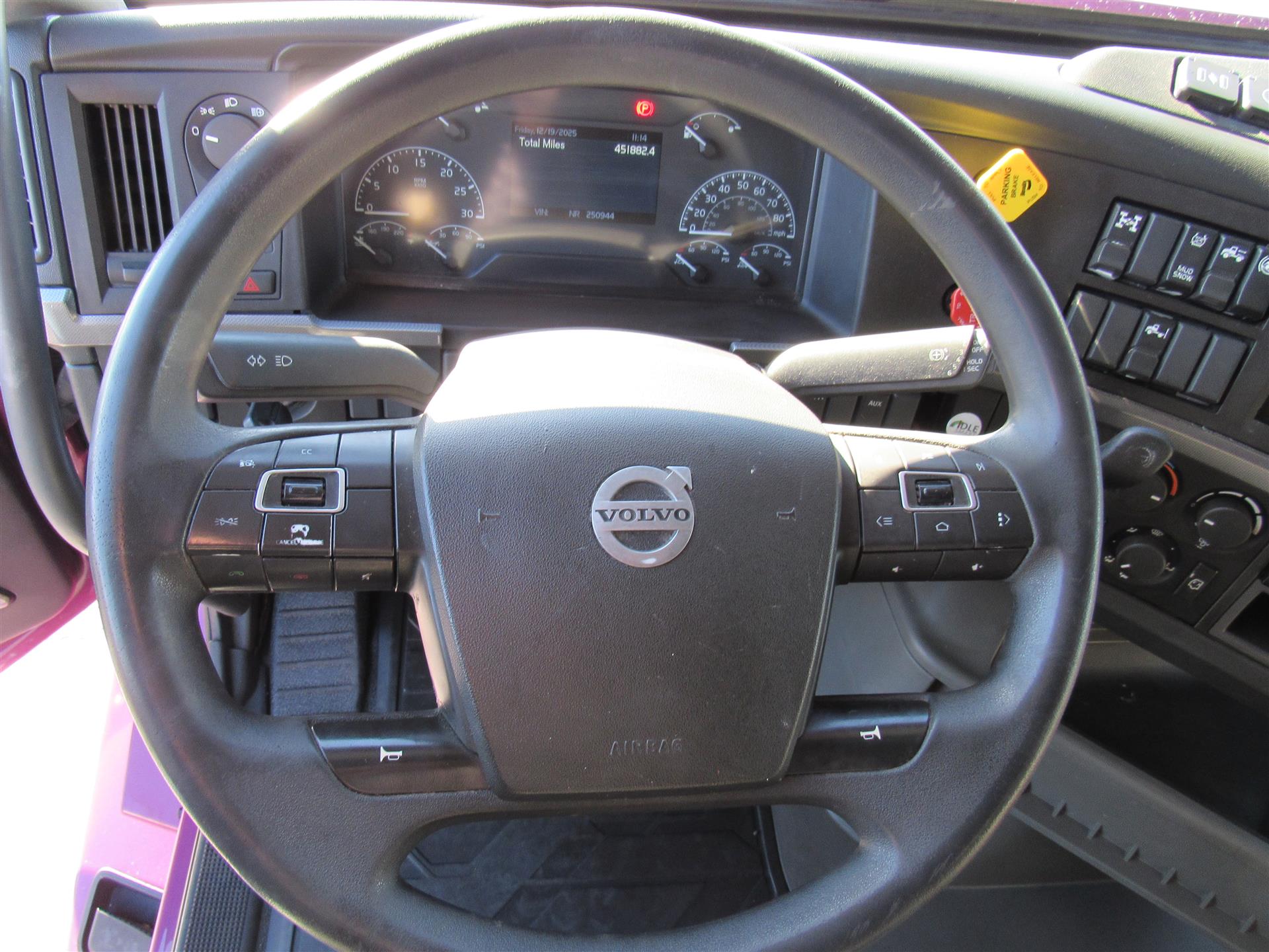 2020 Volvo - image 14