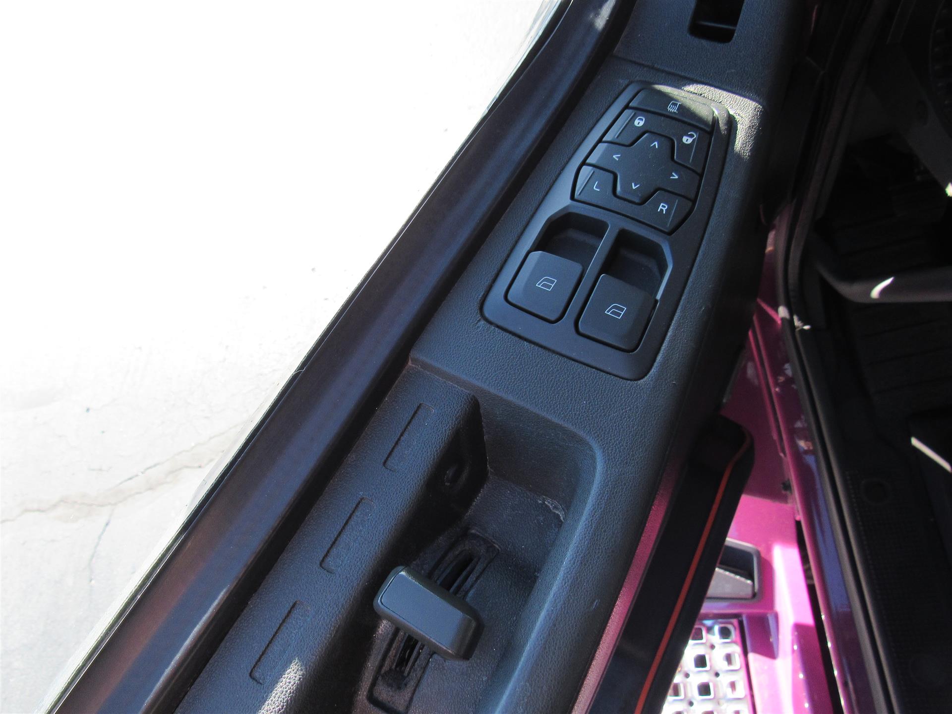 2020 Volvo - image 11