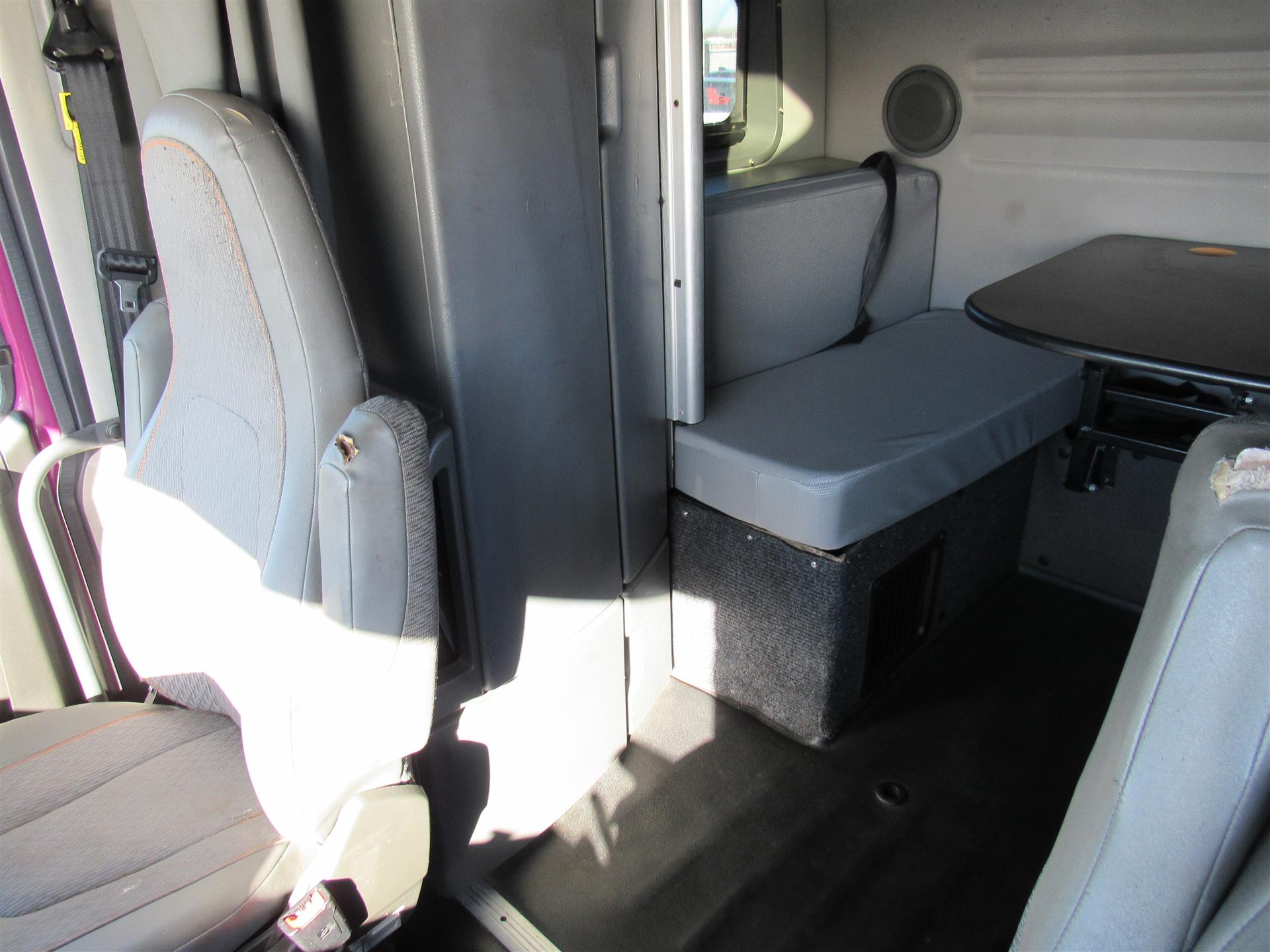 2020 Volvo - image 17