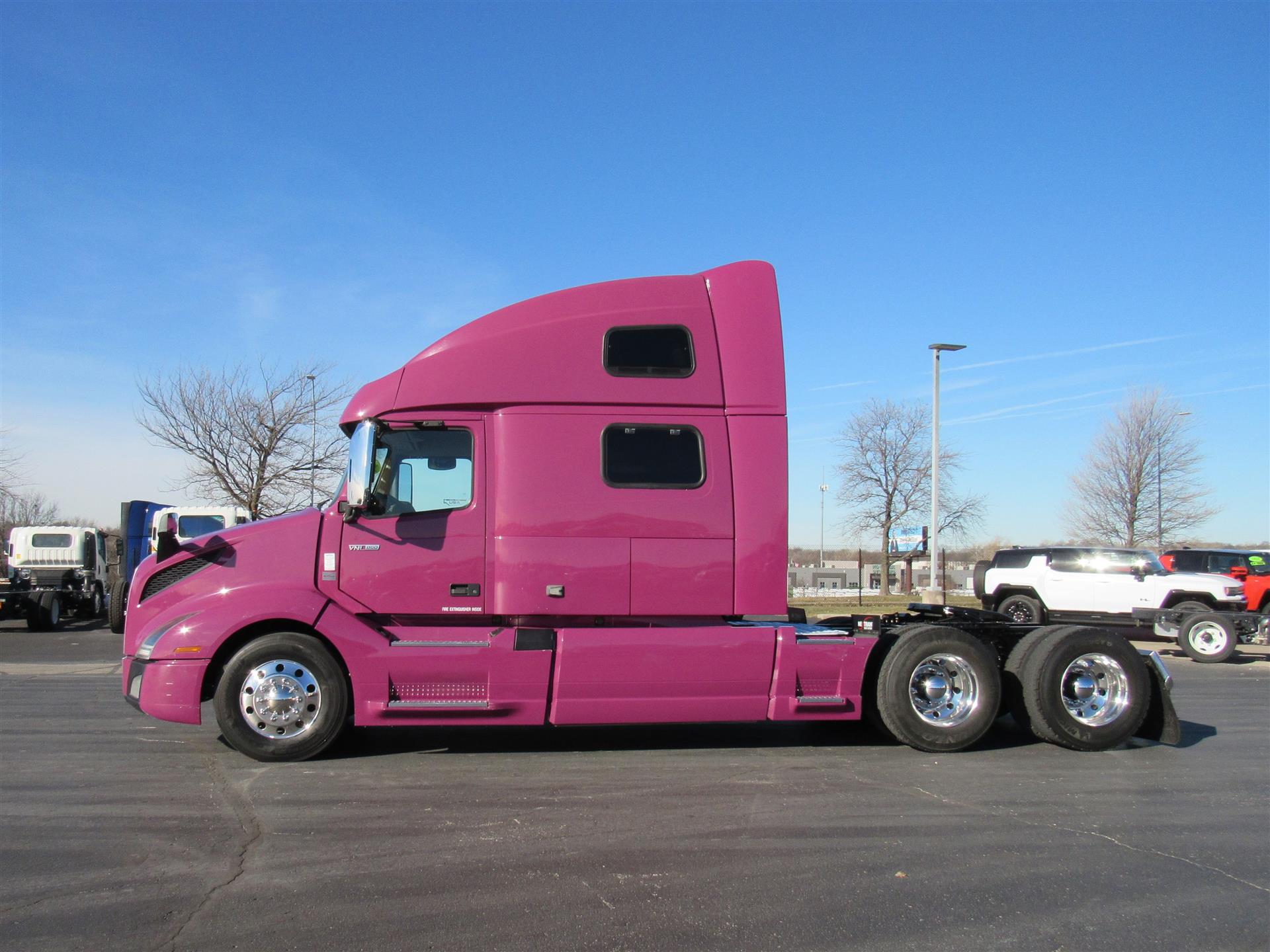 2020 Volvo - image 3