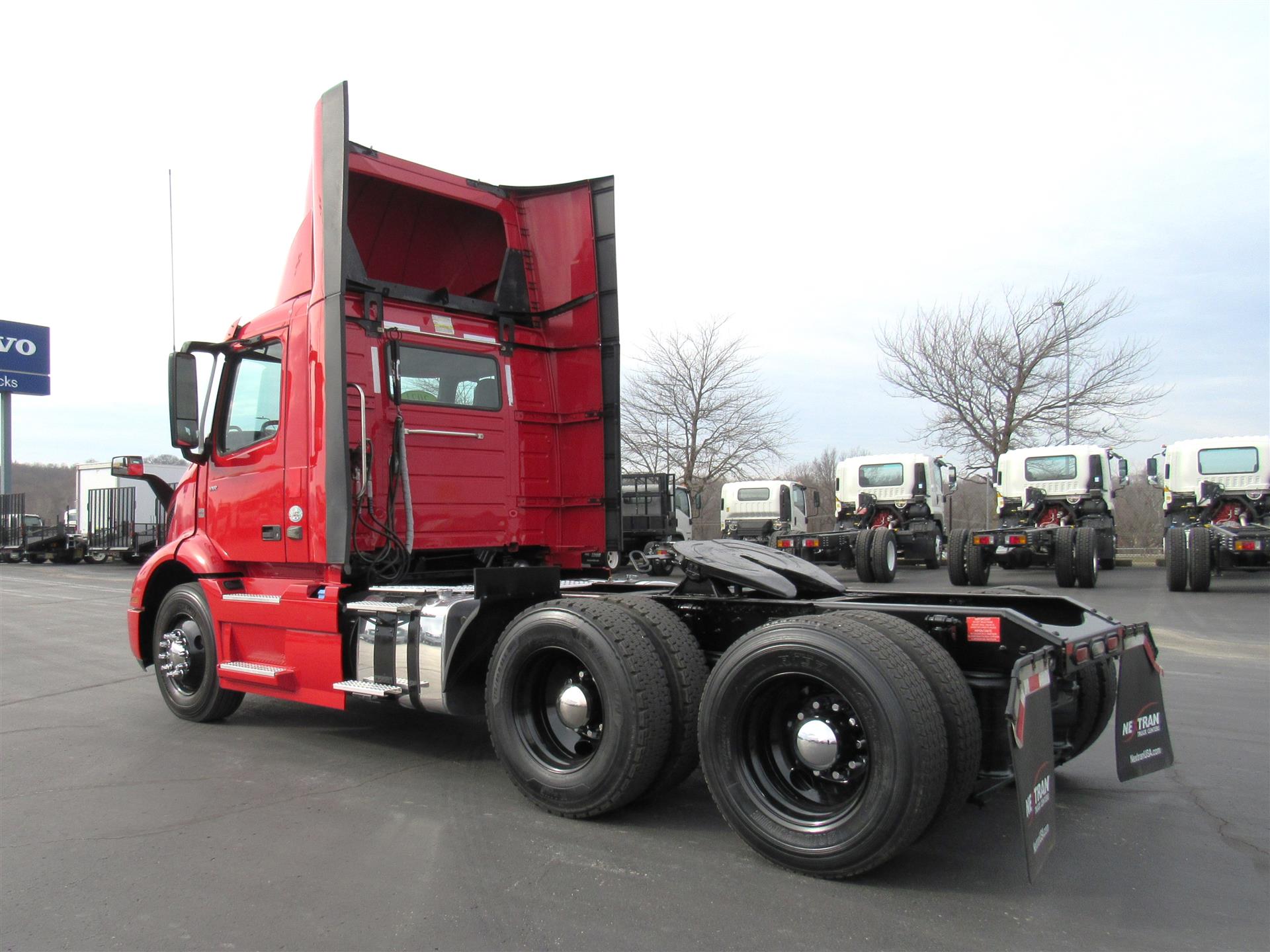 2021 Volvo - image 4