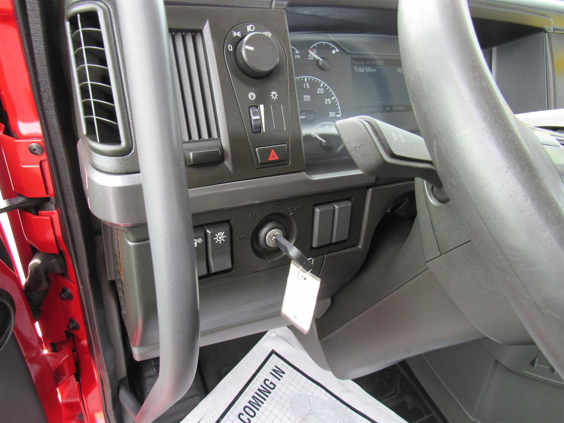 2021 Volvo - image 15