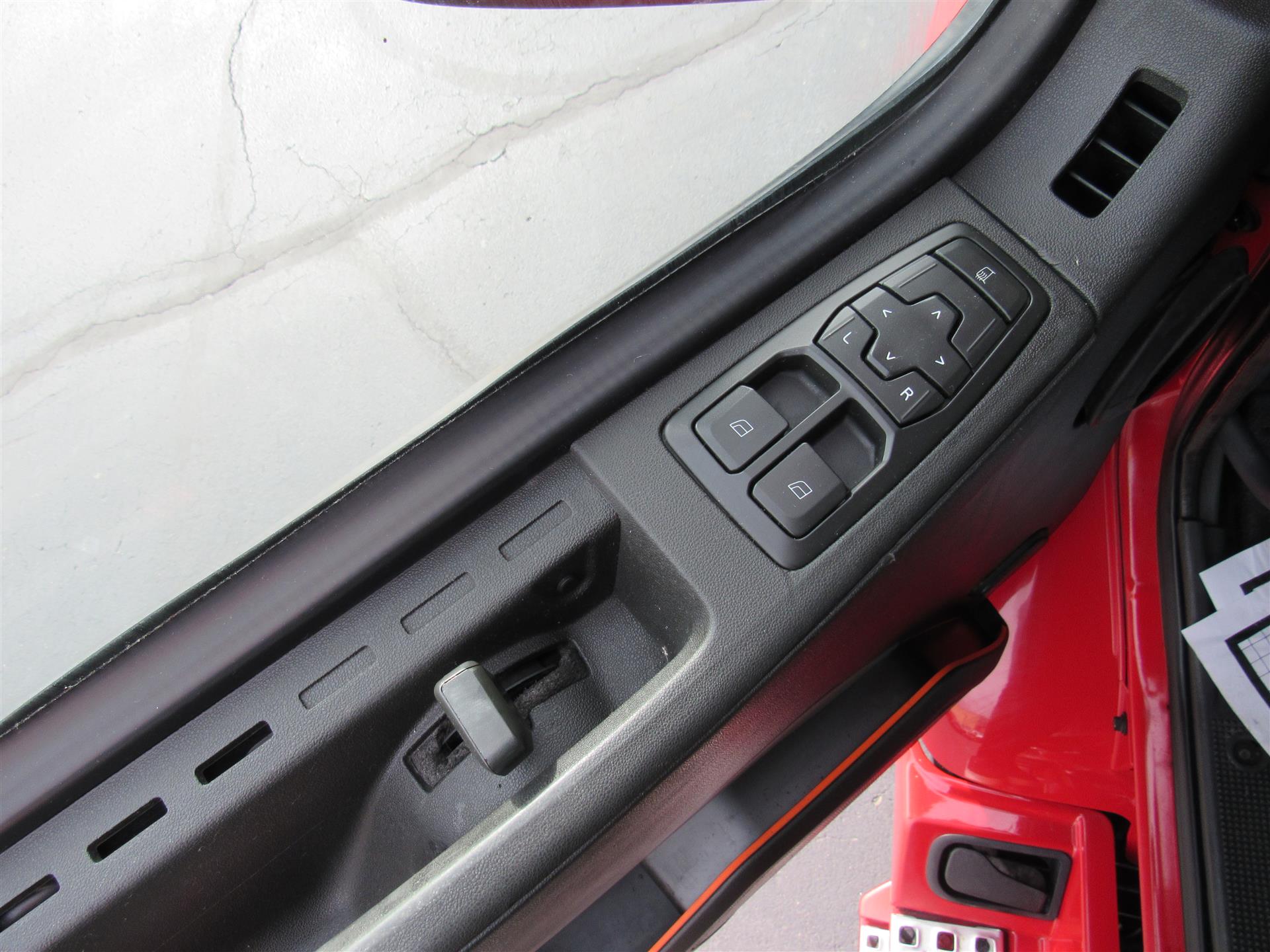 2021 Volvo - image 13